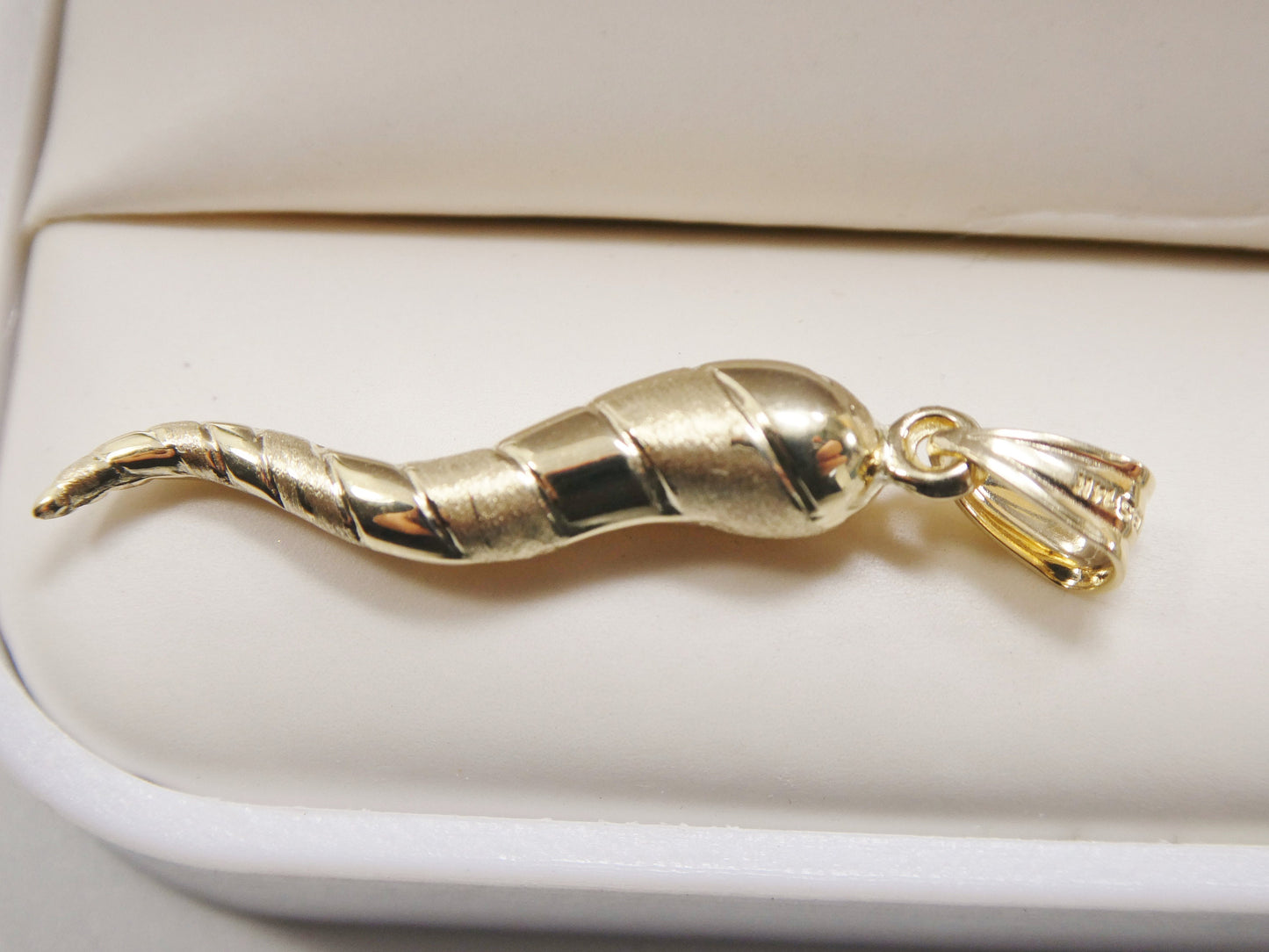 14k real solid yellow gold horn pendent and robe necklace