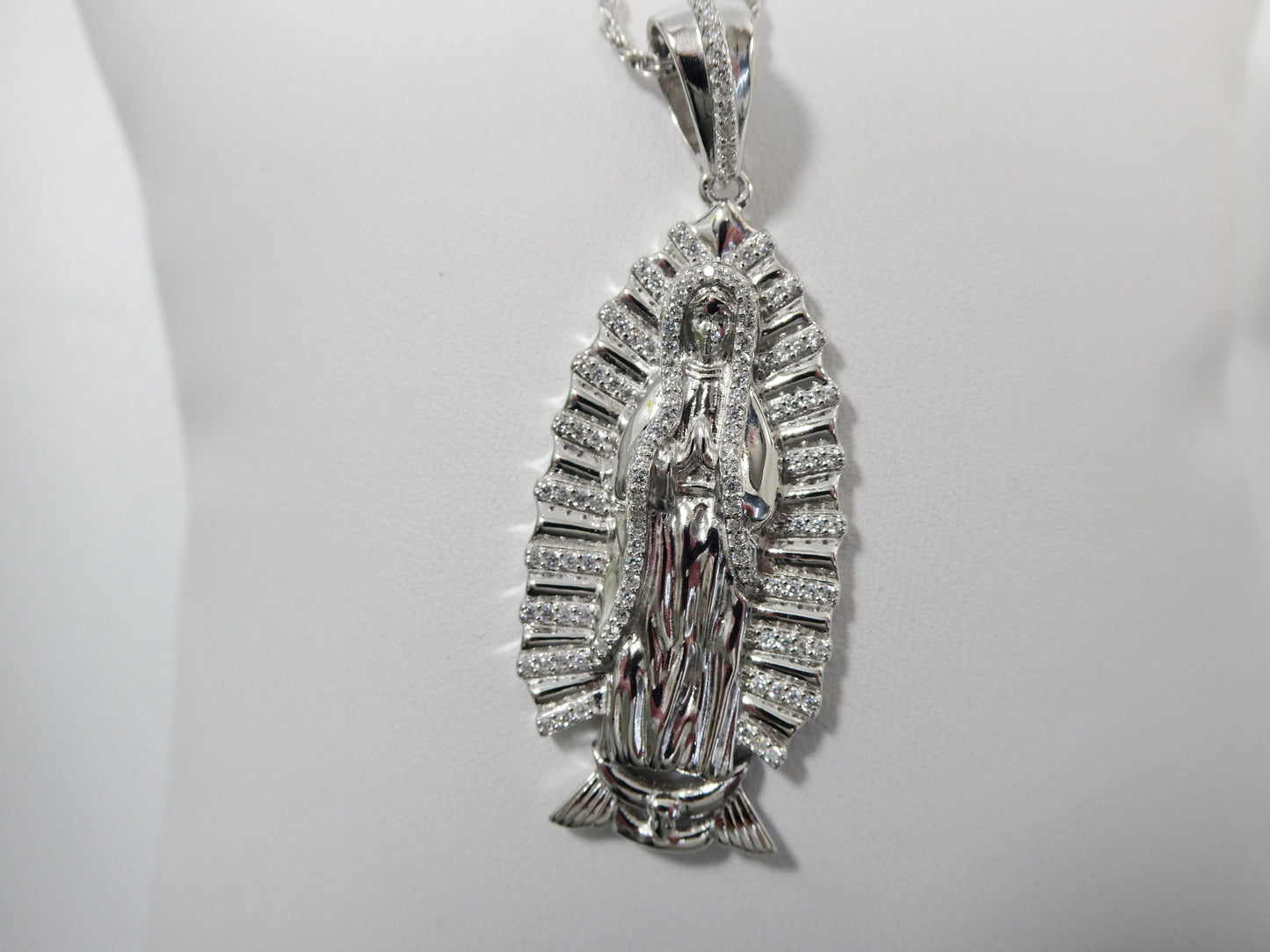 real 925 sterling silver 14k yellow / silver color 18 inch robe chain and Guadalupe virgin pendent