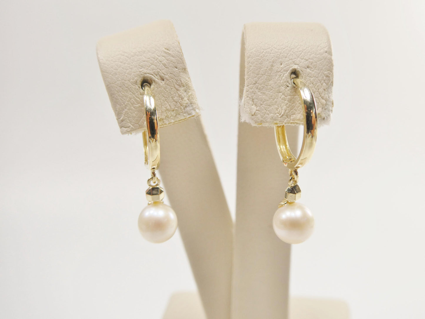 real 10k solid yellow gold cultured freshwater pearl hoop huggie earrings