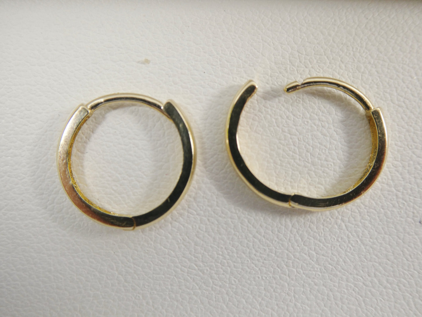 real 10k solid yellow gold high polish plain hoop huggie earring