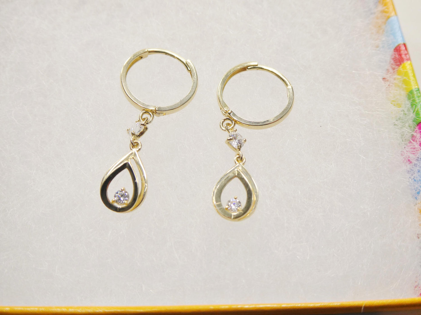 real 10k solid yellow gold teardrop hoop huggie earring