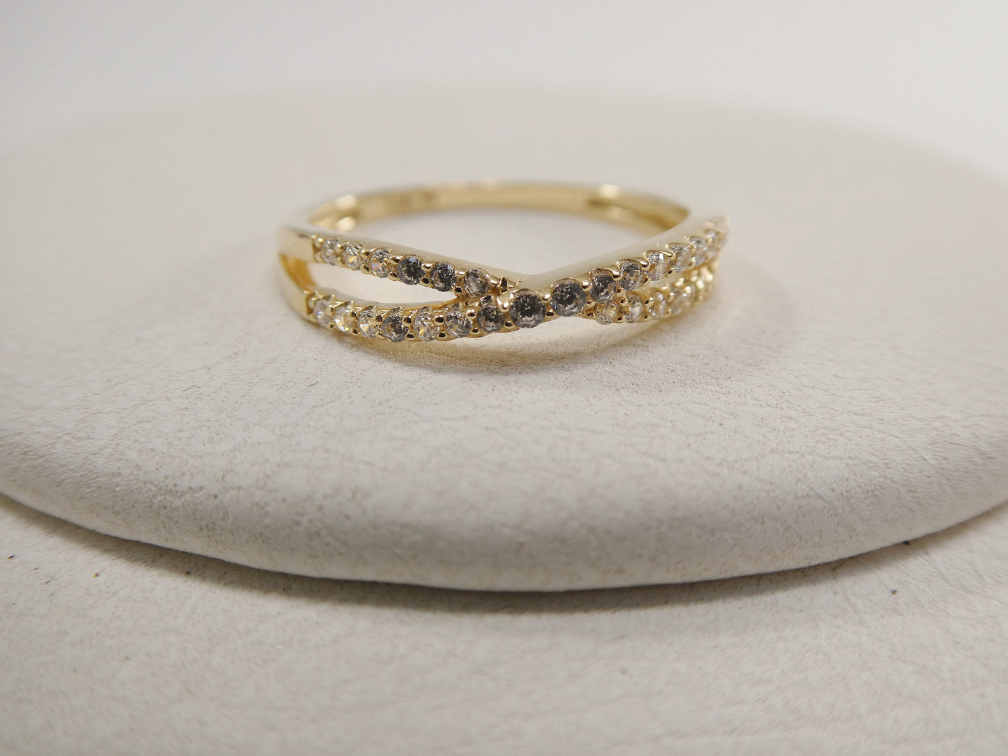 real 10k solid yellow gold women's classic micro pave setting twist ring
