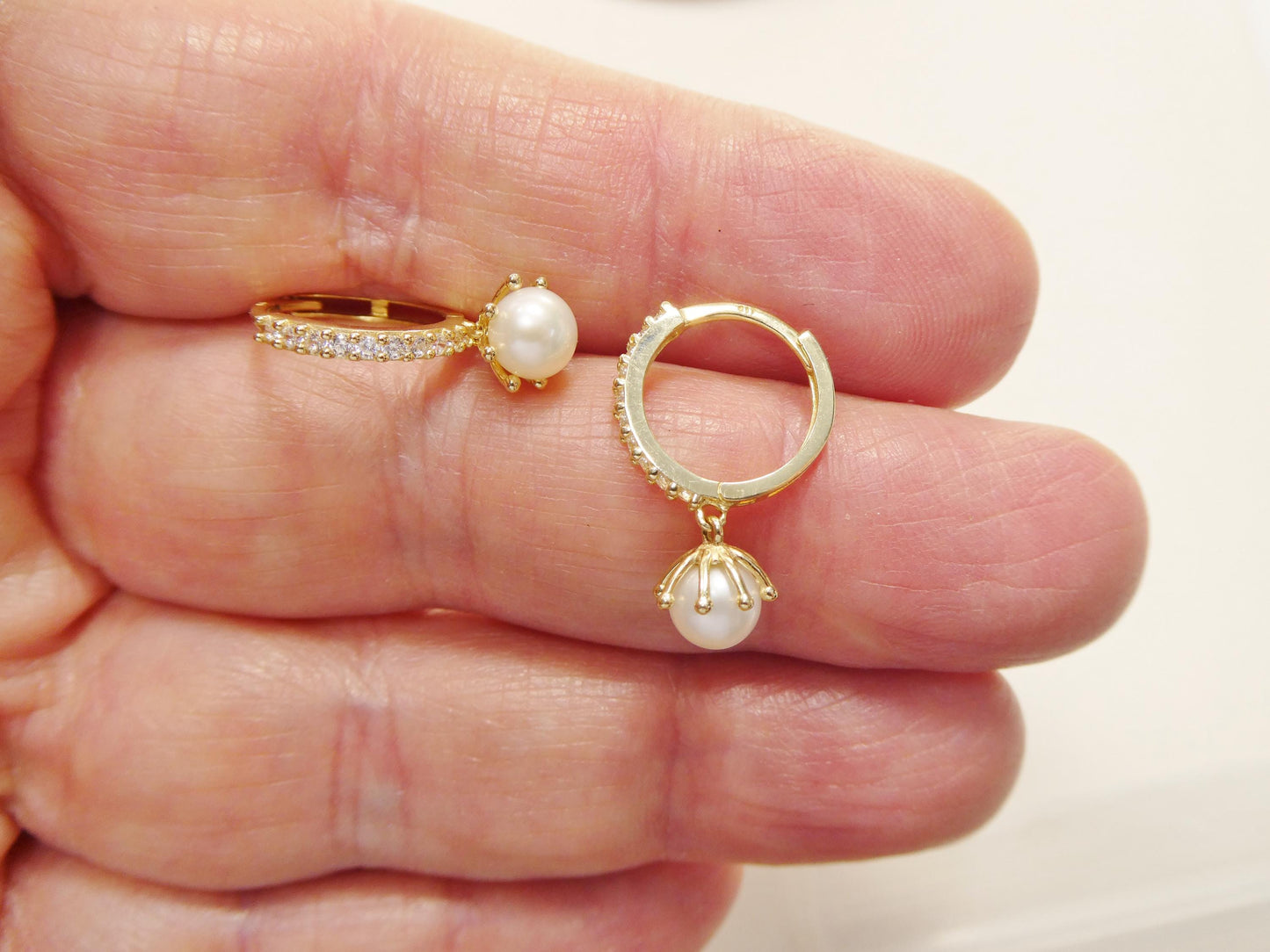 real 10k solid yellow gold cultured freshwater pearl hoop huggie earring