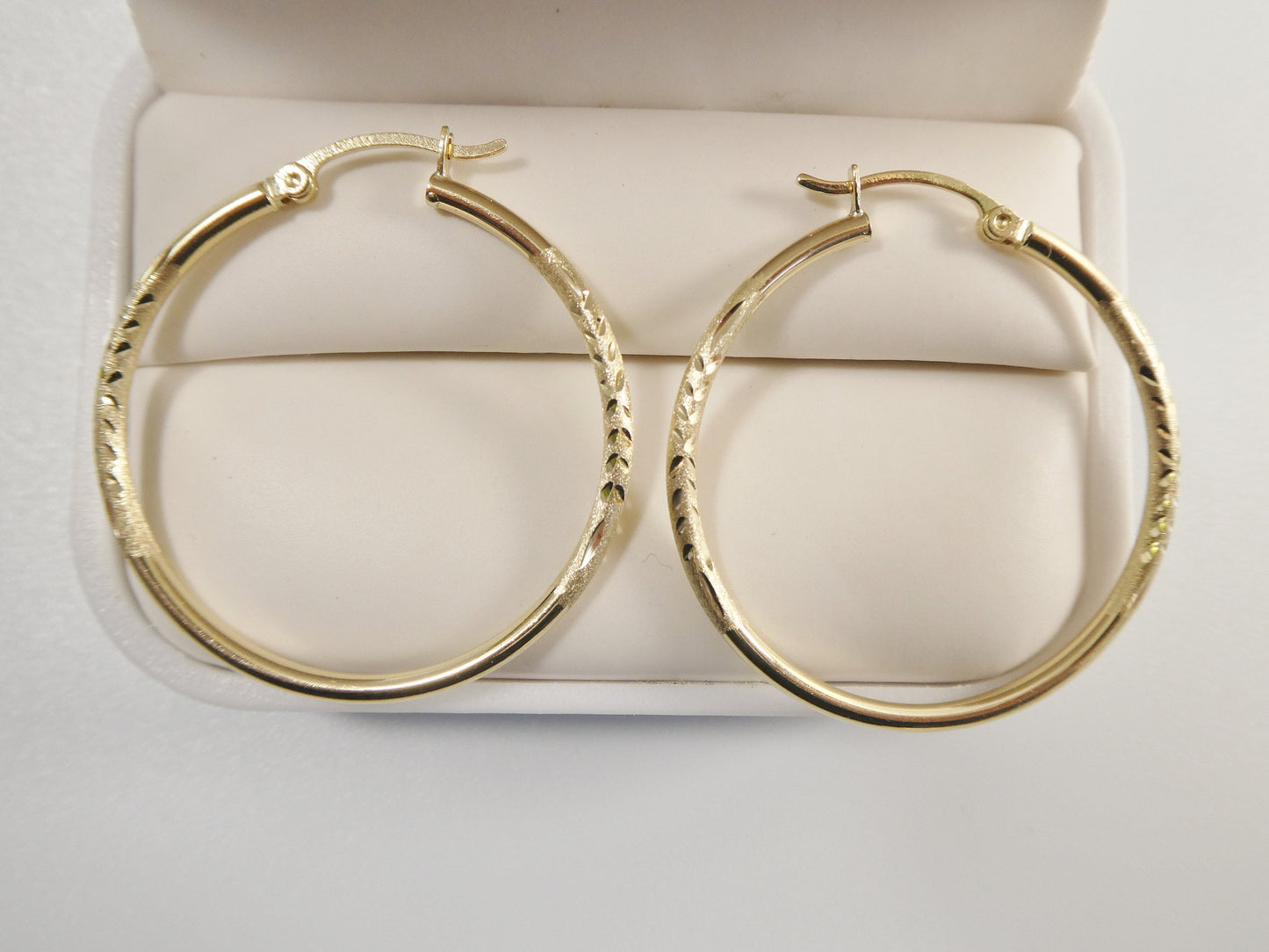 14K real solid yellow gold 2mm round hoop earrings snap closure Dimond cut finish