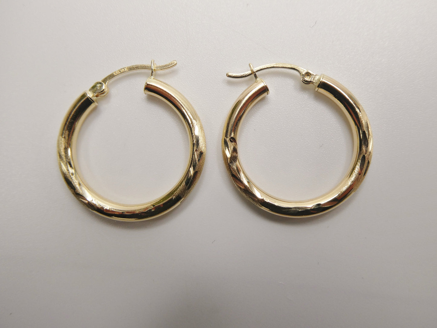 14K real solid yellow gold round hoop earring snap closure diamond cut finish