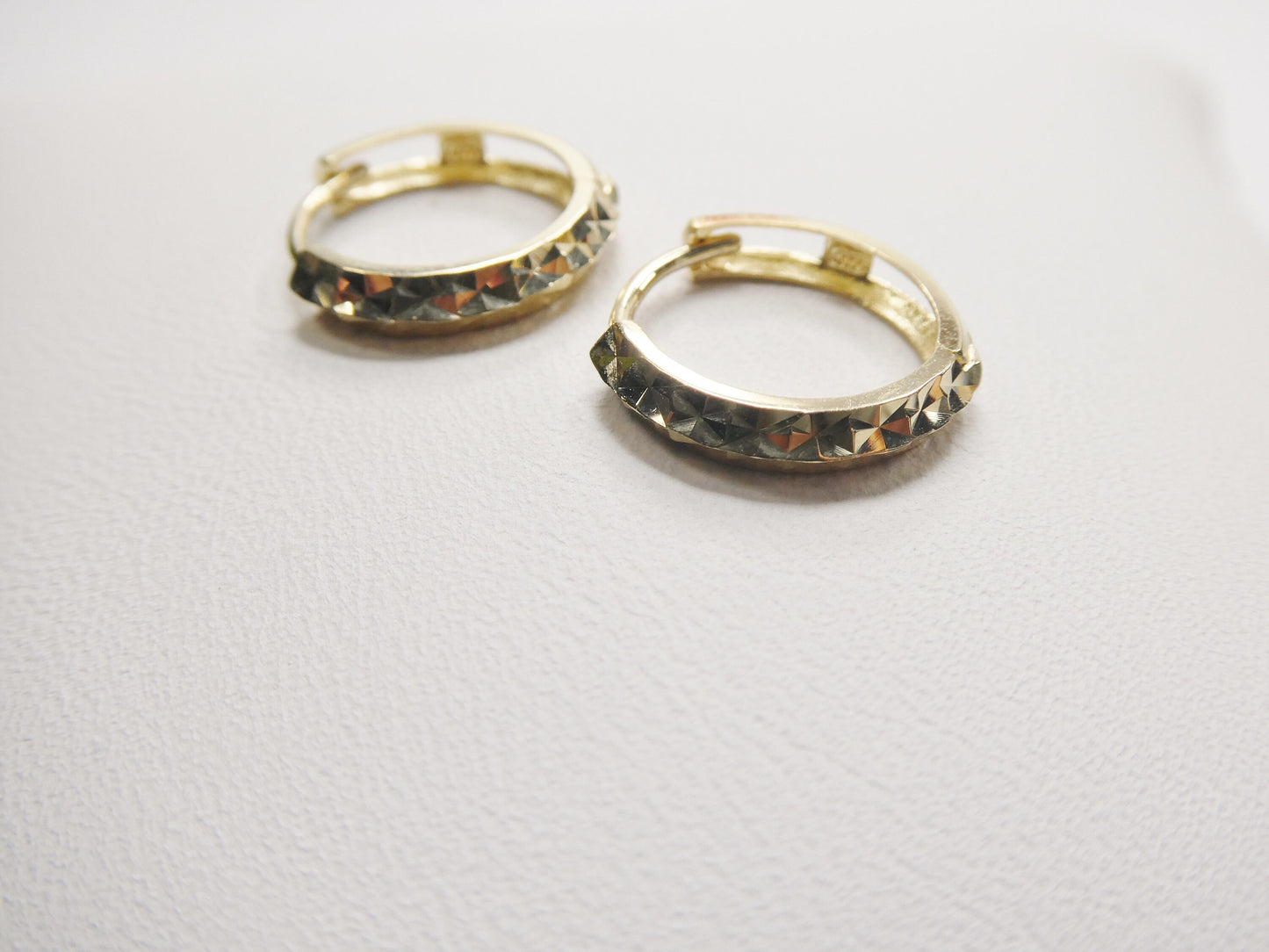 real 10k solid yellow gold diamond cut 13mm hoop huggie earring