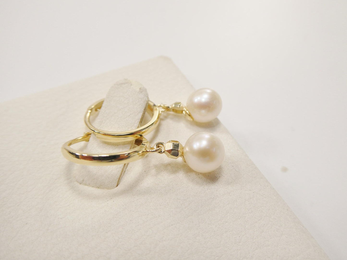 real 10k solid yellow gold cultured freshwater pearl hoop huggie earrings