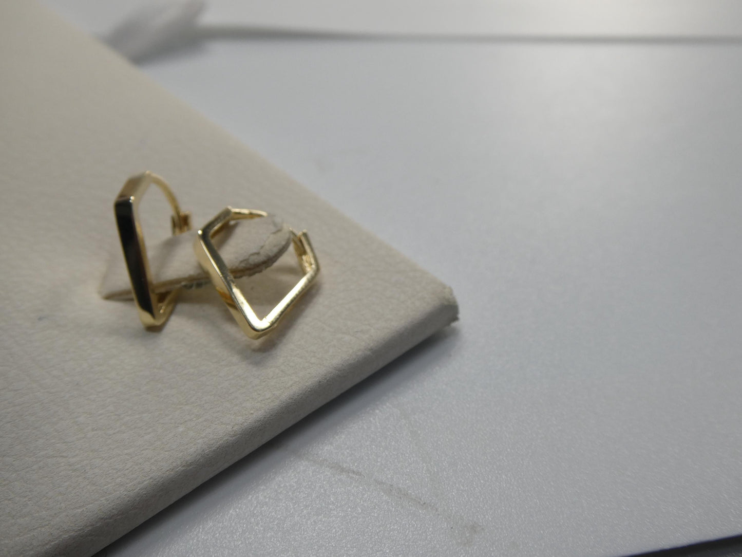 real 10k solid yellow gold designer plain triangle polish hoop huggie earrings