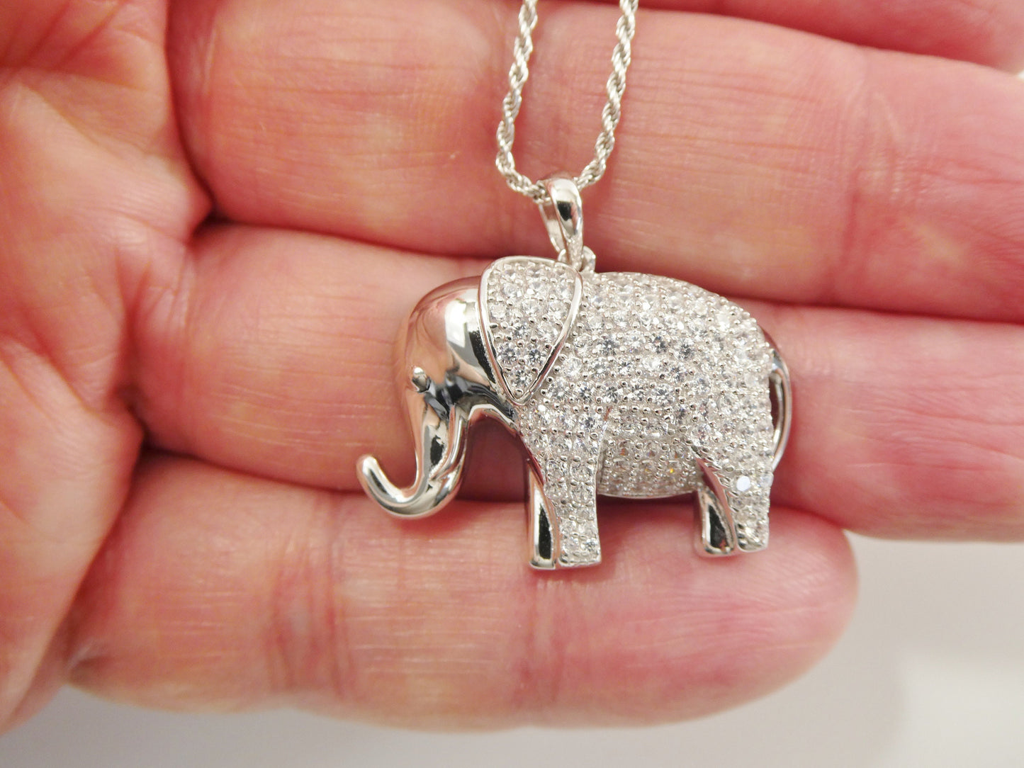 real 925 sterling silver elephant pendent and 18 inch rob chain