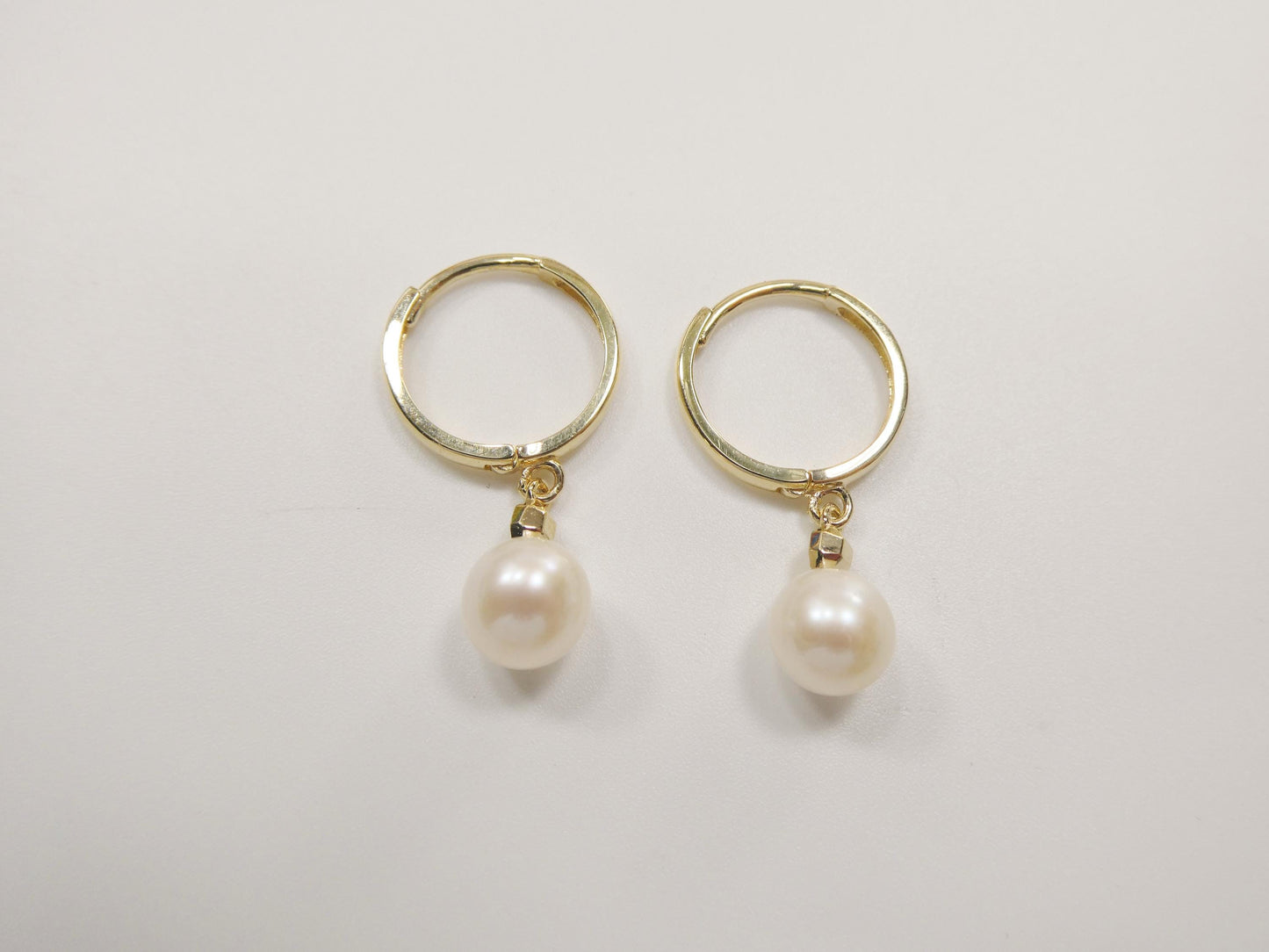 real 10k solid yellow gold cultured freshwater pearl hoop huggie earrings