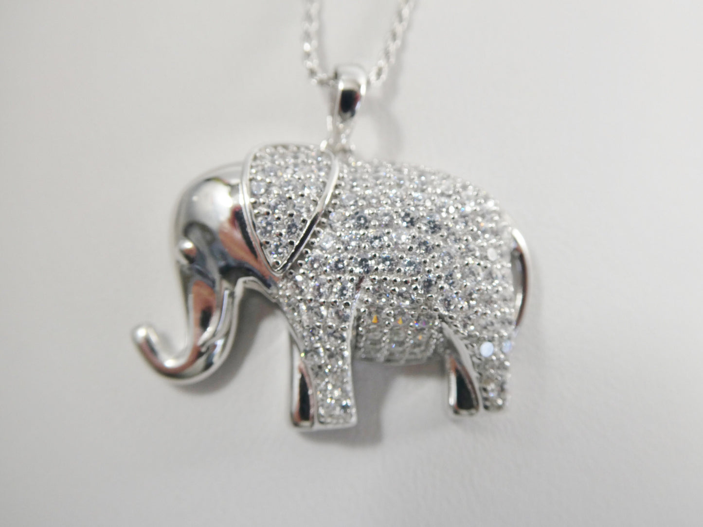 real 925 sterling silver elephant pendent and 18 inch rob chain