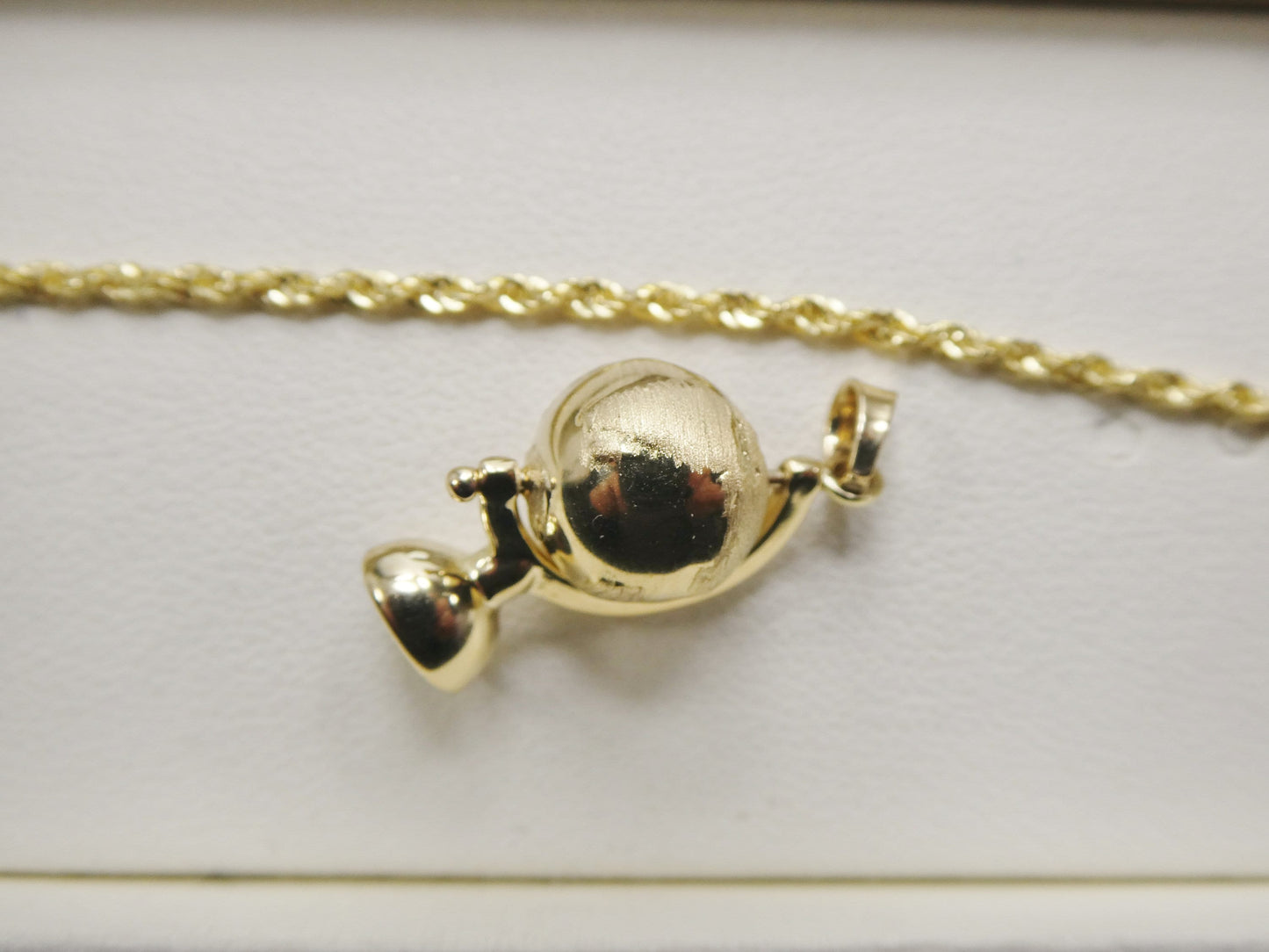 14k real solid yellow gold globe pendent and robe necklace
