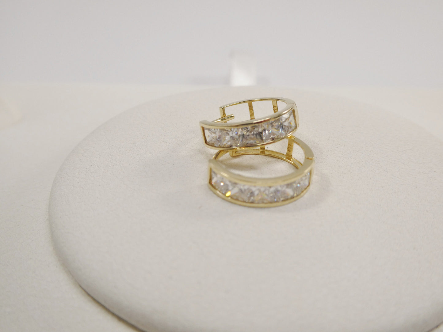 real 10k solid yellow gold princess-cut setting 14mm hoop huggie earrings