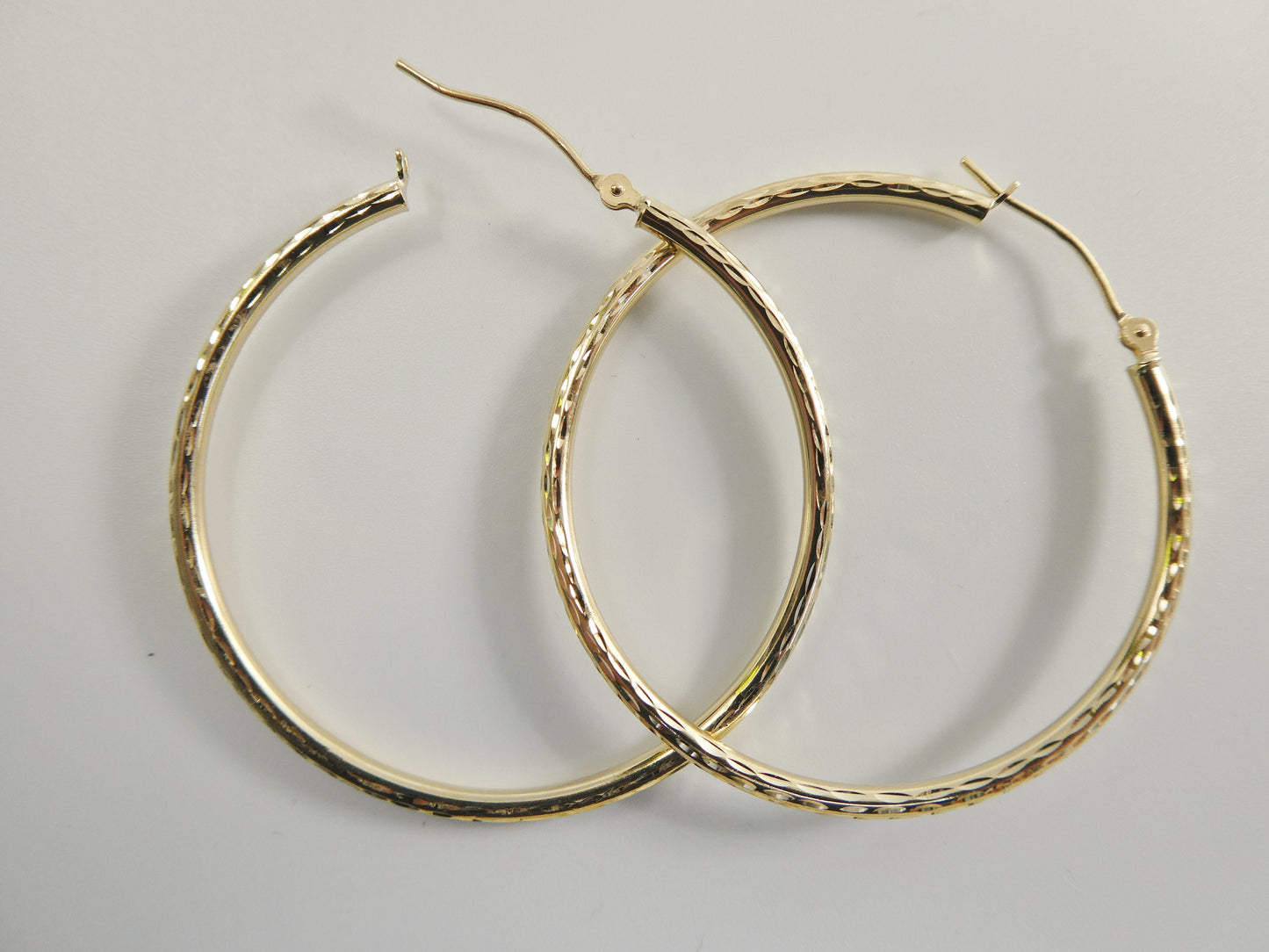 14K real solid yellow gold 2mm / 40mm diamond cut hoop earring snap closure