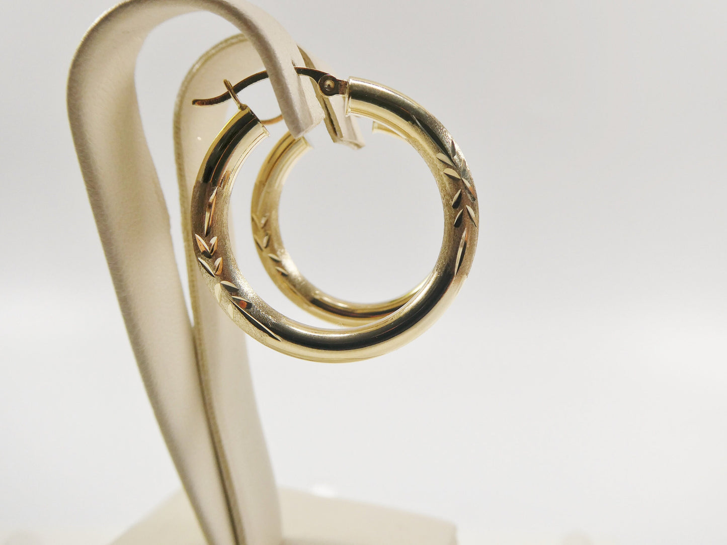 14K real solid yellow gold 4mm round hoop earring snap closure diamond cut finish