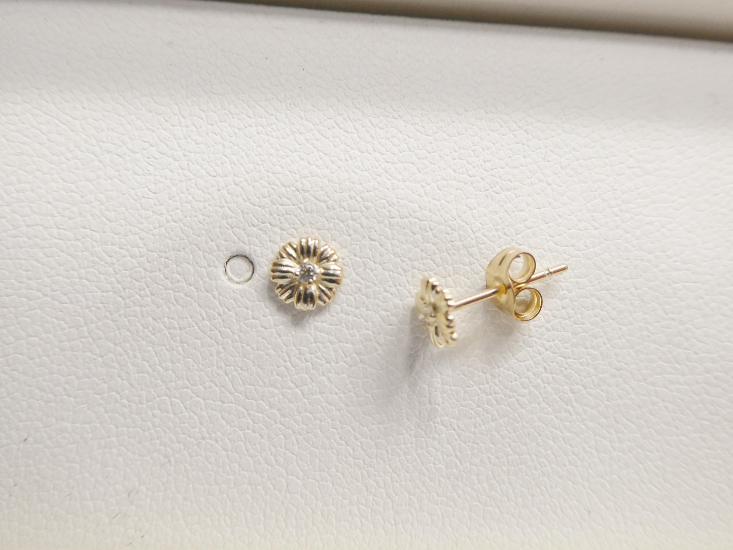 10k real solid yellow gold small flower push back earrings