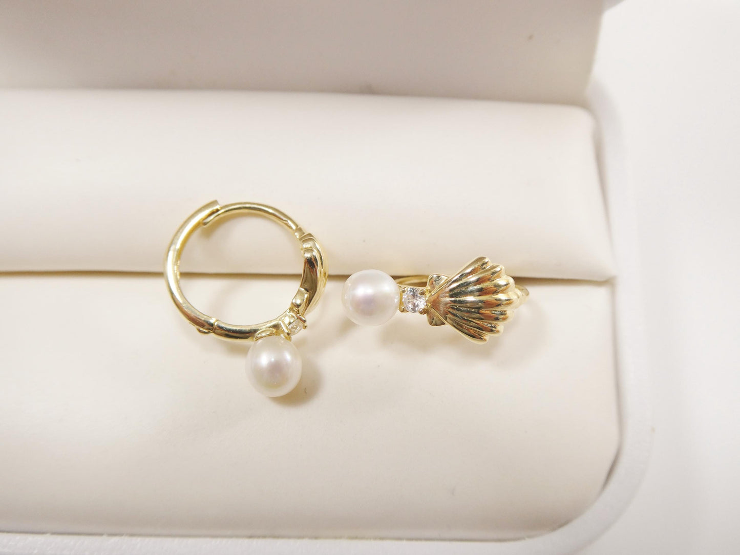 real 10k solid yellow gold shell cultured freshwater pearl plain hoop huggie earrings