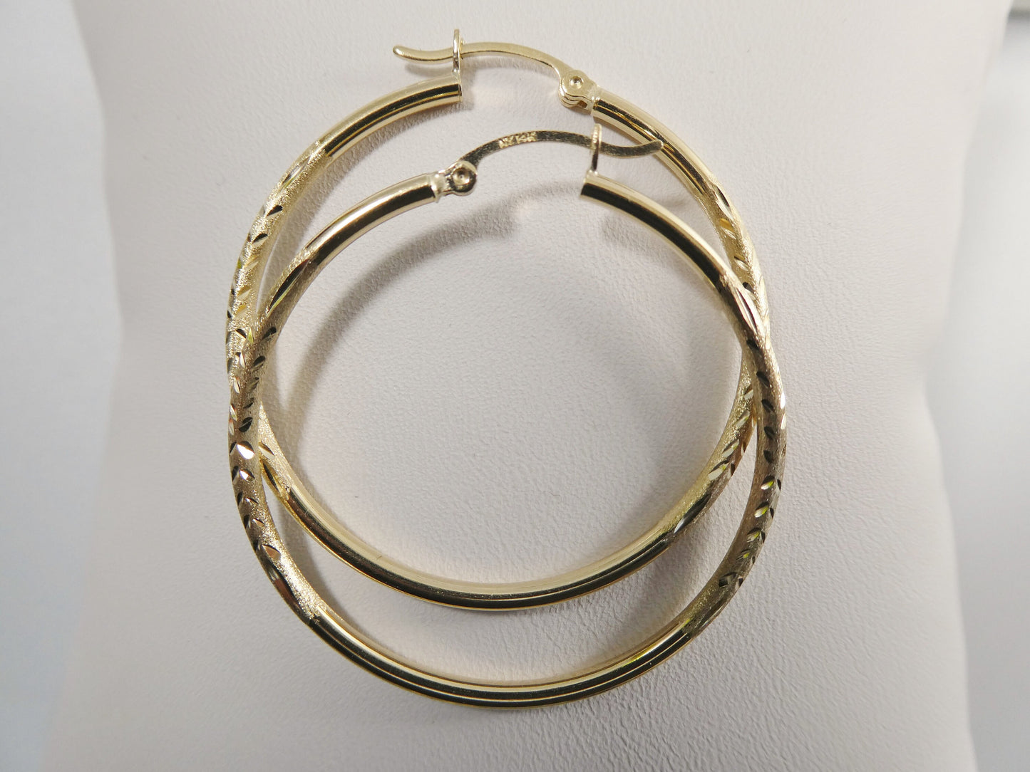 14K real solid yellow gold 2mm round hoop earrings snap closure Dimond cut finish