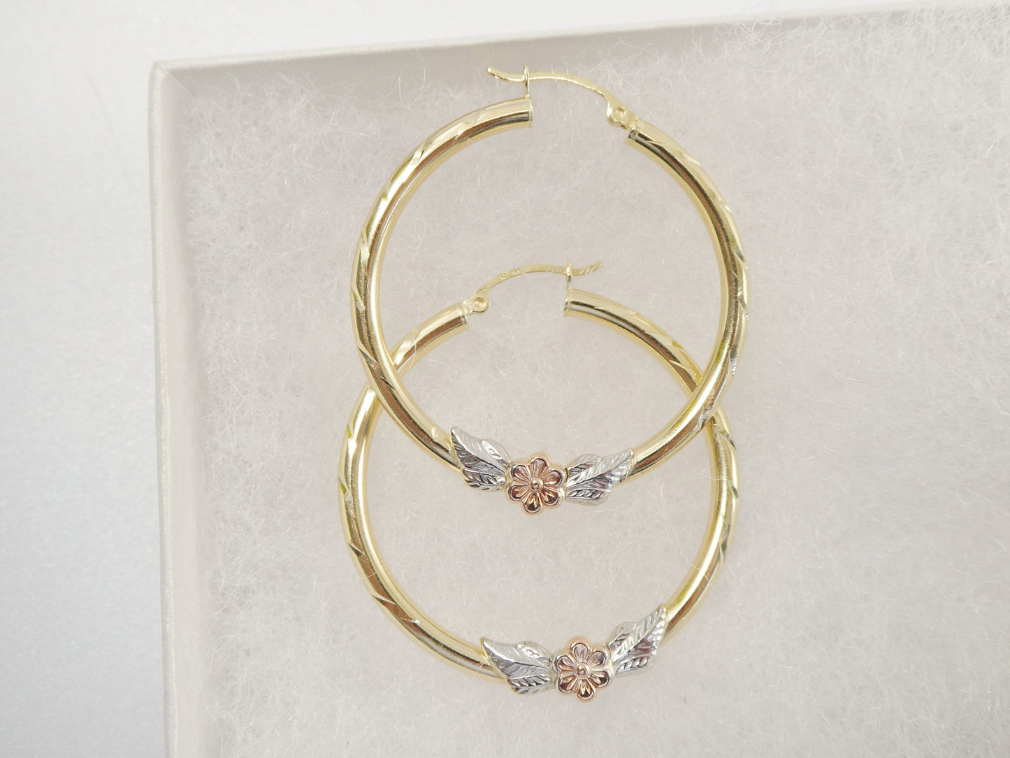 14K Yellow Gold Hoop Earrings: Diamond Cut Flower, 40mm