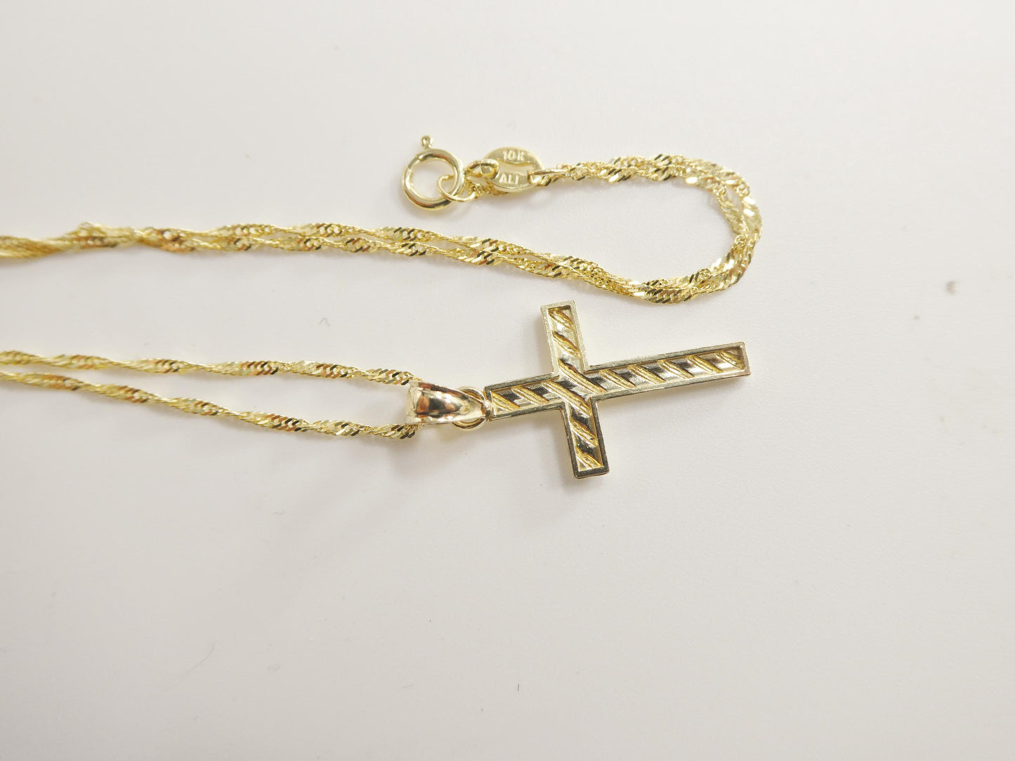 10k Yellow Gold Singapore Chain & Cross Pendant Necklace: 16 inch