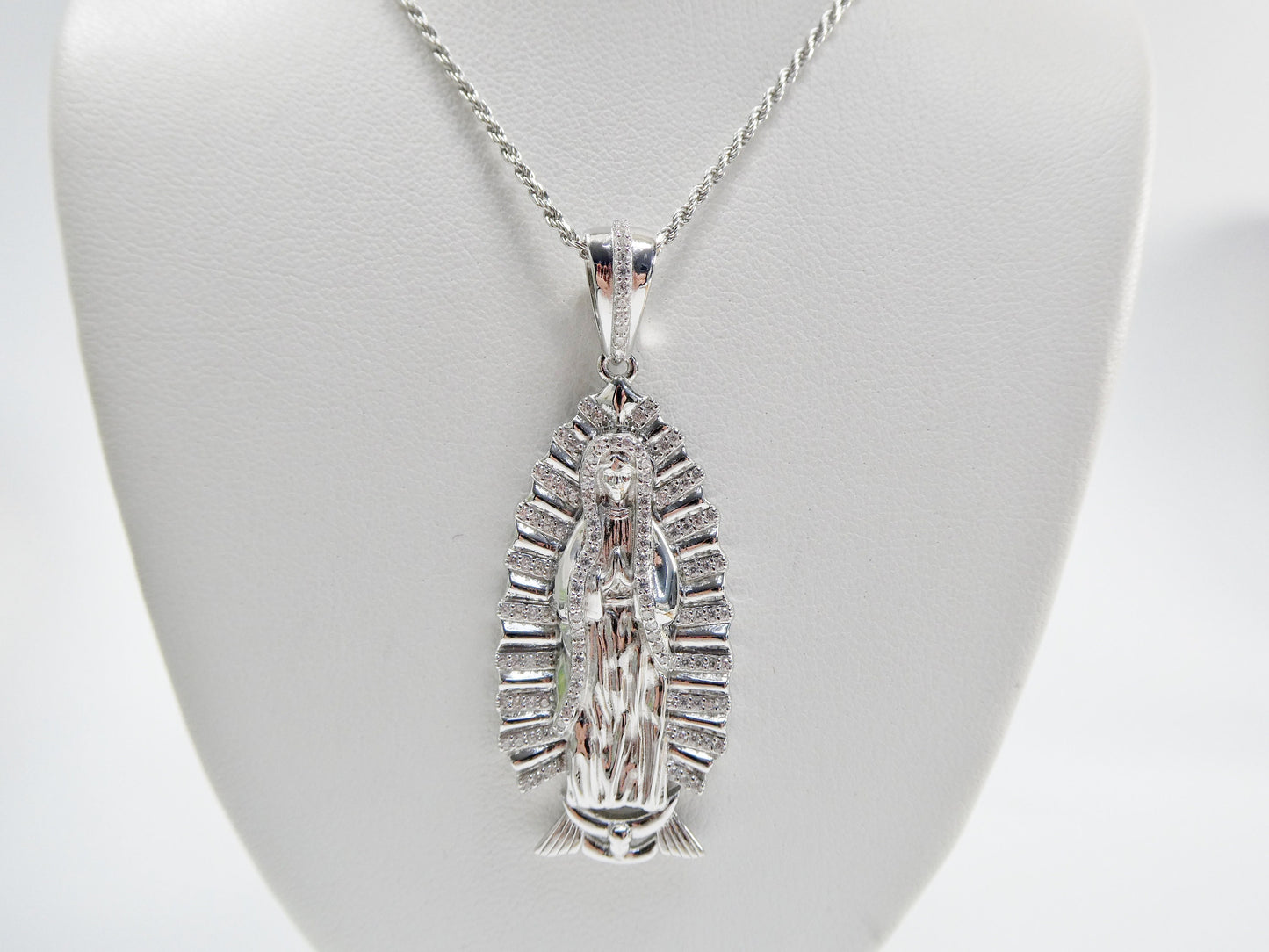 real 925 sterling silver 14k yellow / silver color 18 inch robe chain and Guadalupe virgin pendent