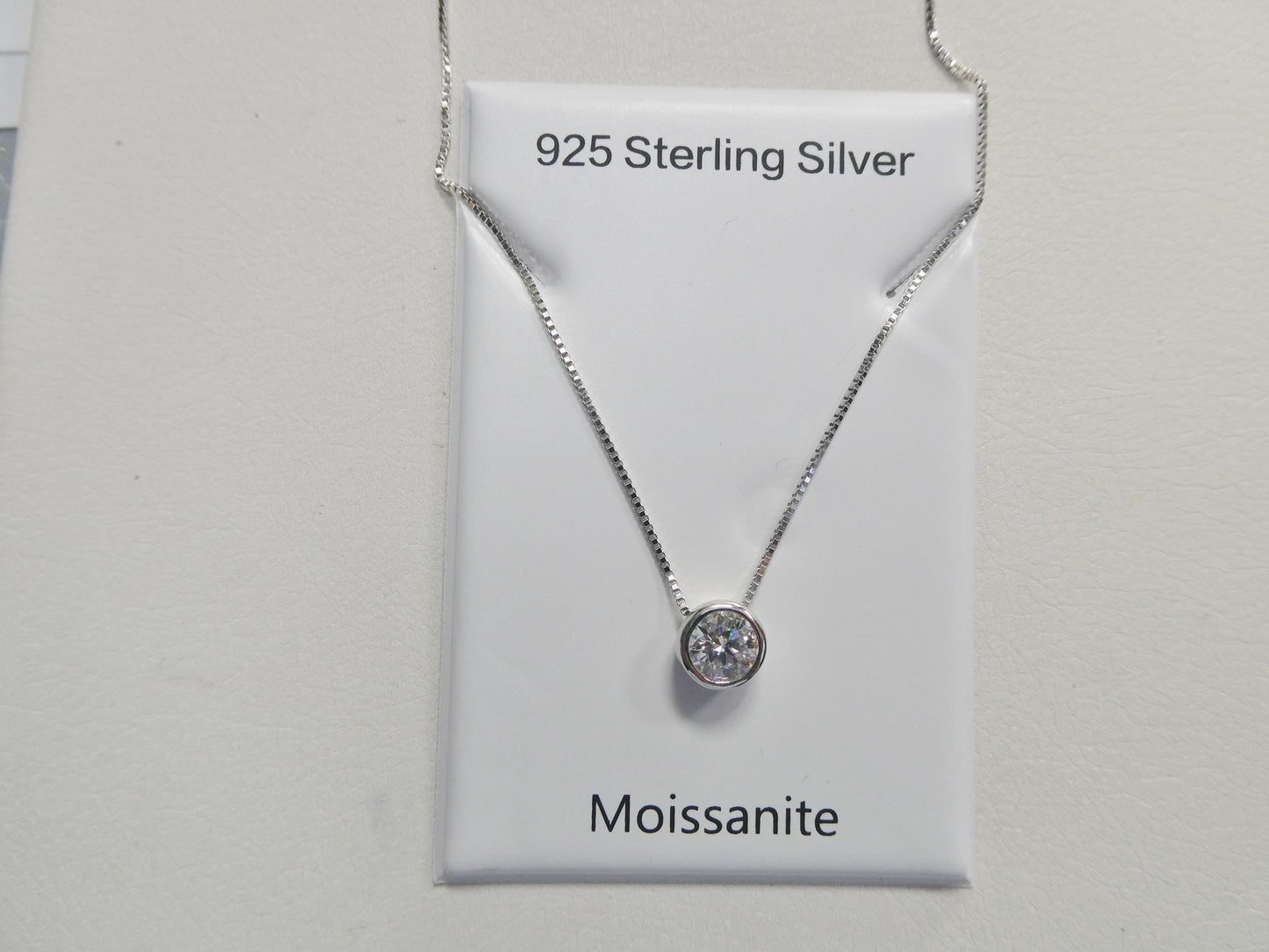 925 sterling silver round bezel setting moissanite necklace