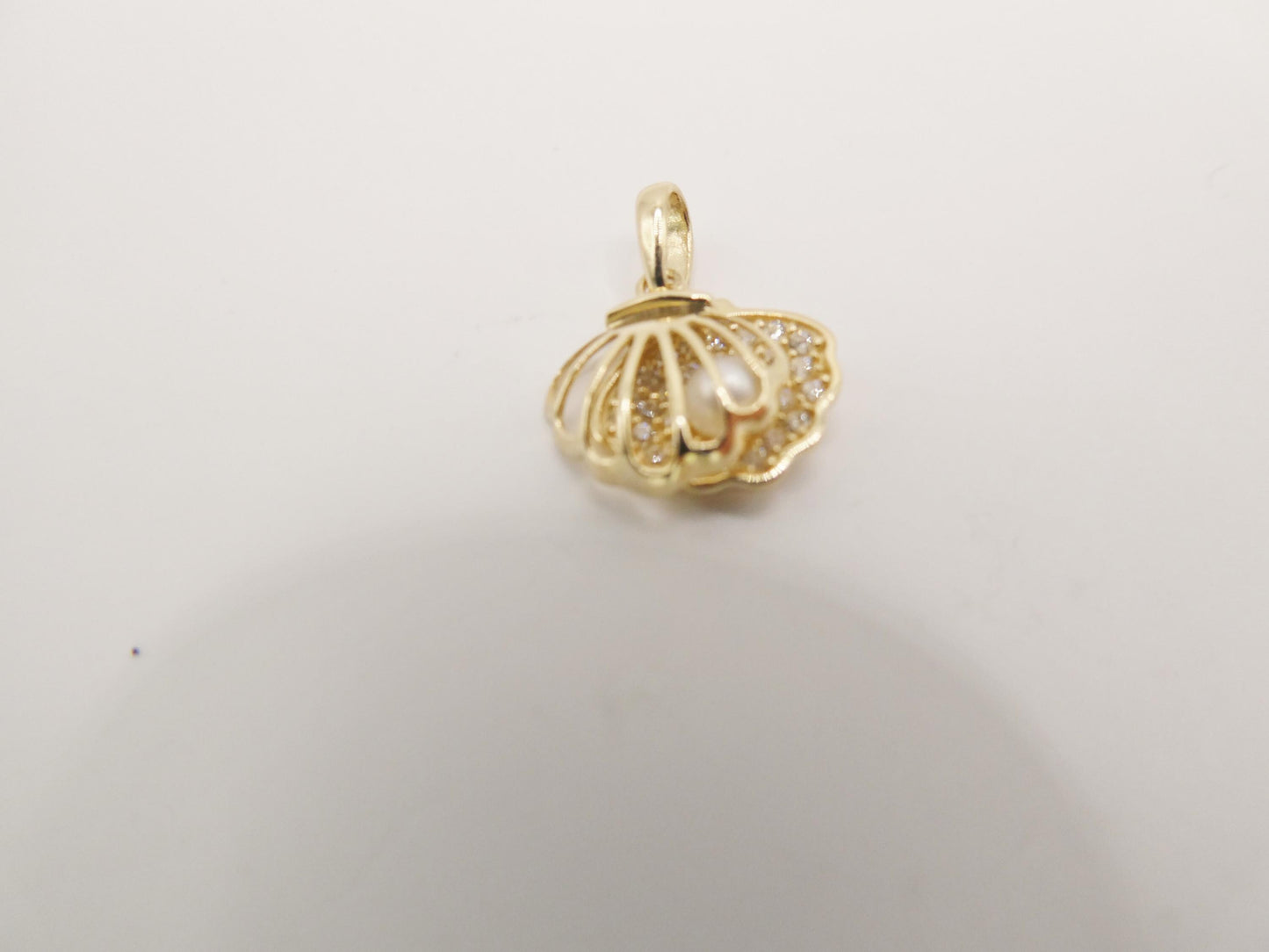 10k Yellow Gold Singapore Chain Necklace pearl shell Pendant