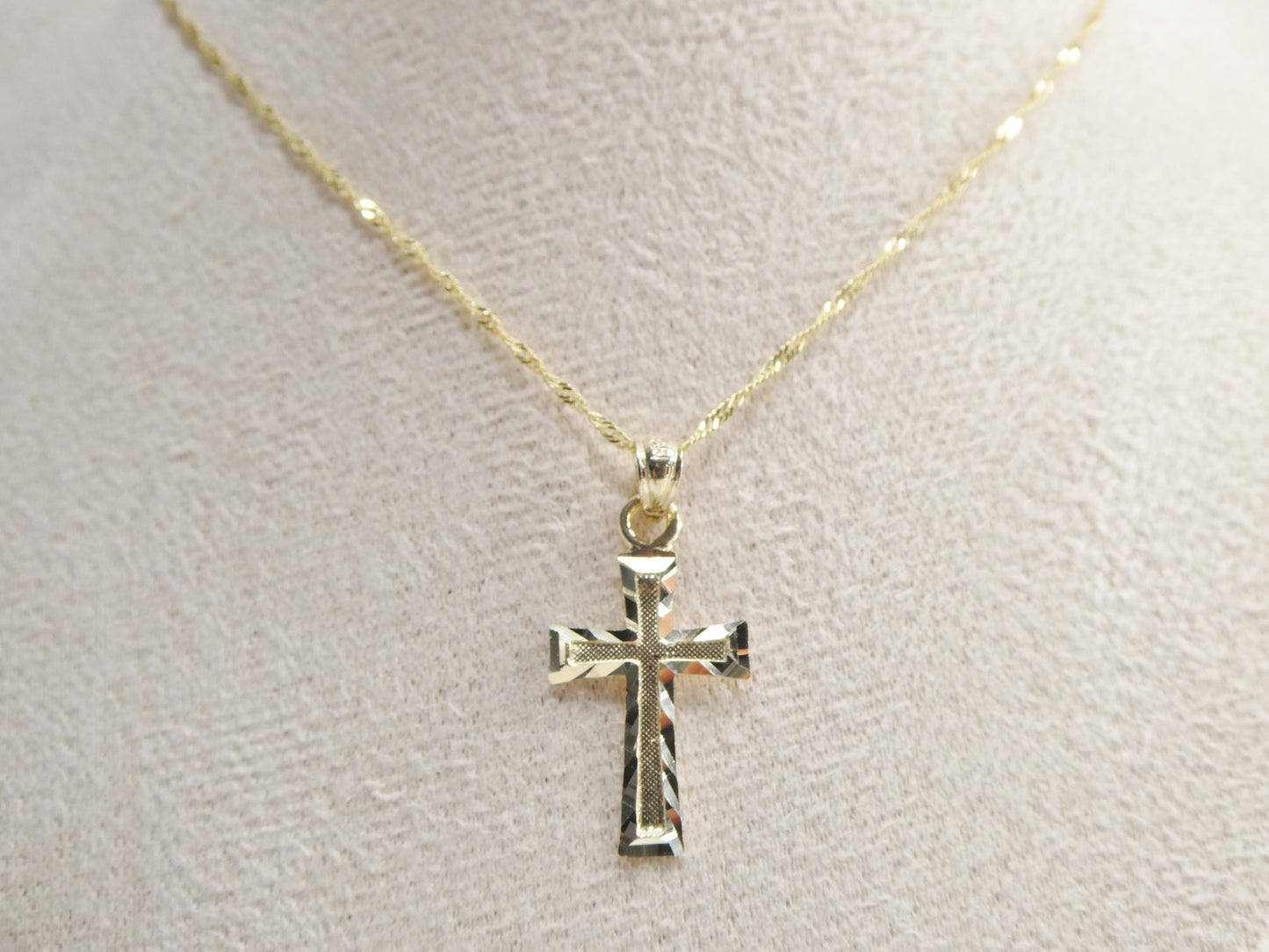 10k Yellow Gold Singapore Chain & Cross Pendant Necklace: 16 inch