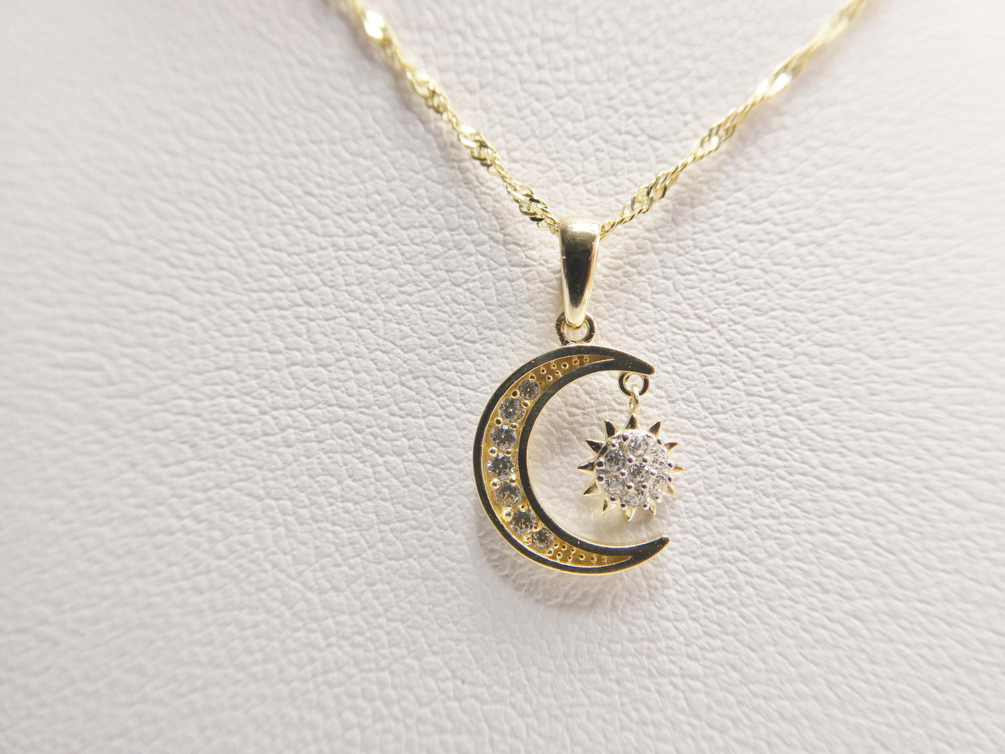 10k Yellow Gold Singapore Chain Necklace sun and moon Pendant