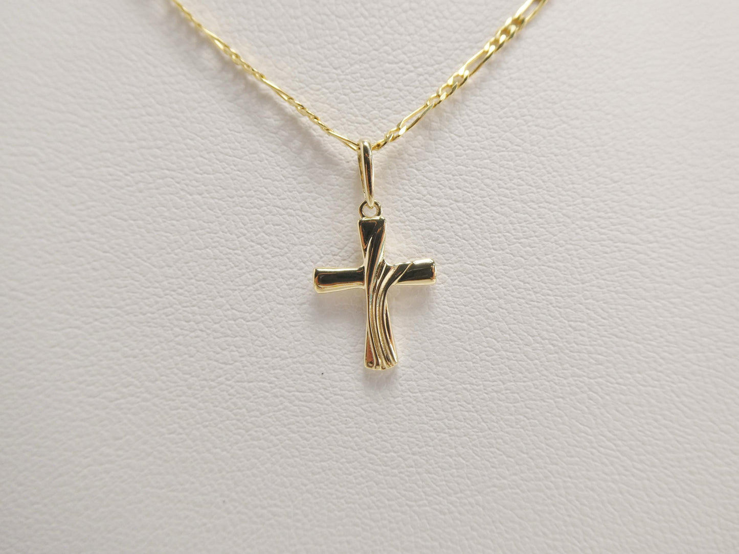 10k Yellow Gold Figaro Chain & Cross Pendant Necklace: 18 inch