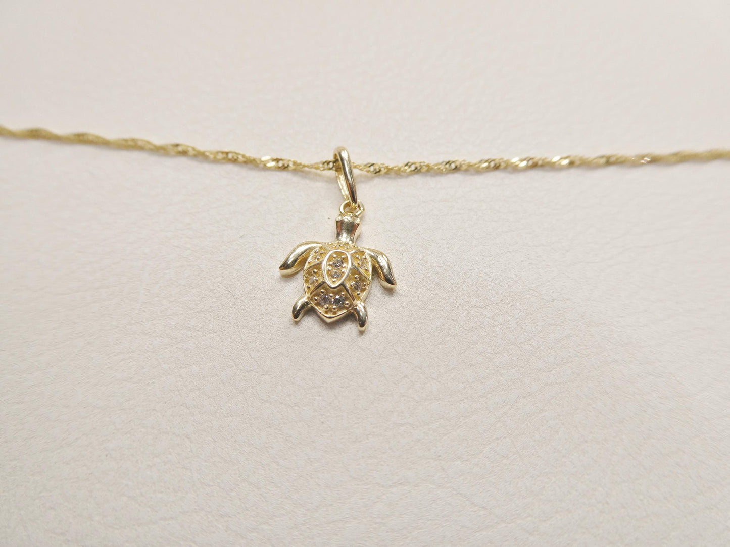10k Yellow Gold Singapore Chain Necklace turtle Pendant
