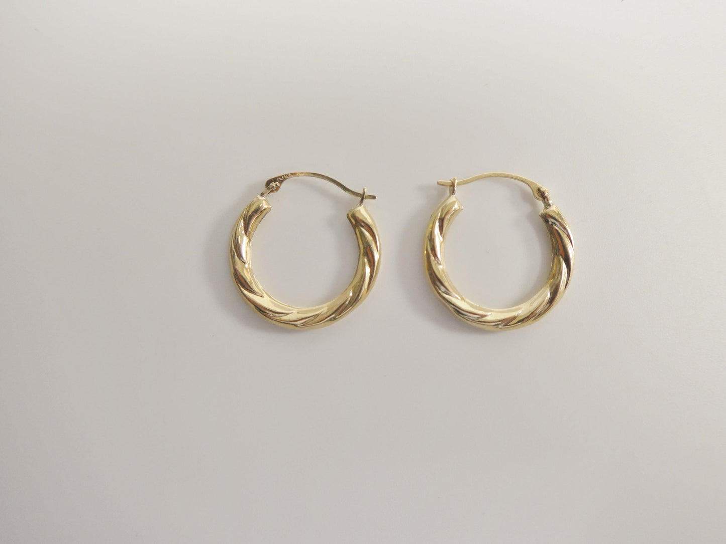 10k real solid yellow gold 18MM classic design hoop earrings