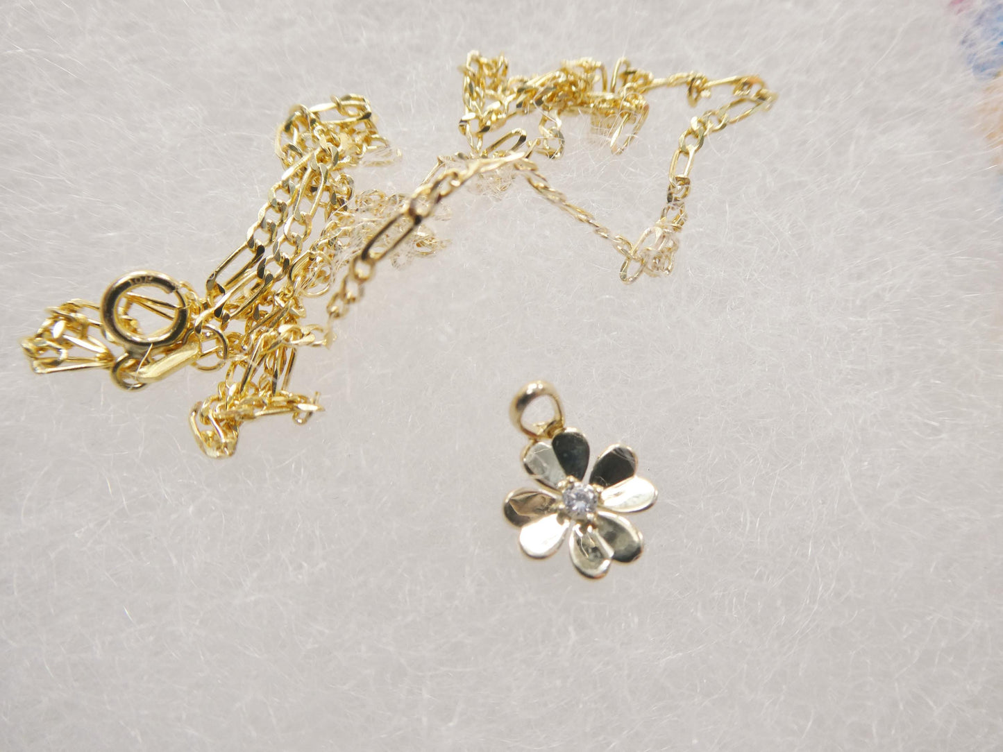 10k Yellow Gold Figaro Chain Necklace with Flower Pendant