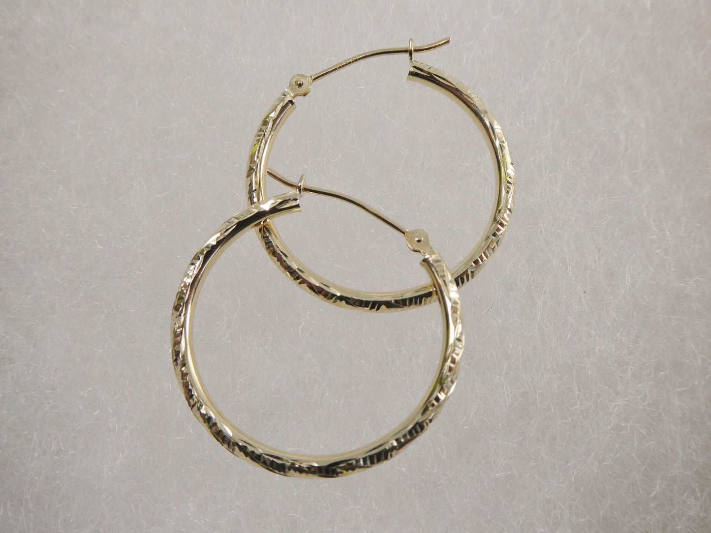 14K real solid yellow gold 25mm round hoop earrings snap closure diamond cut finish