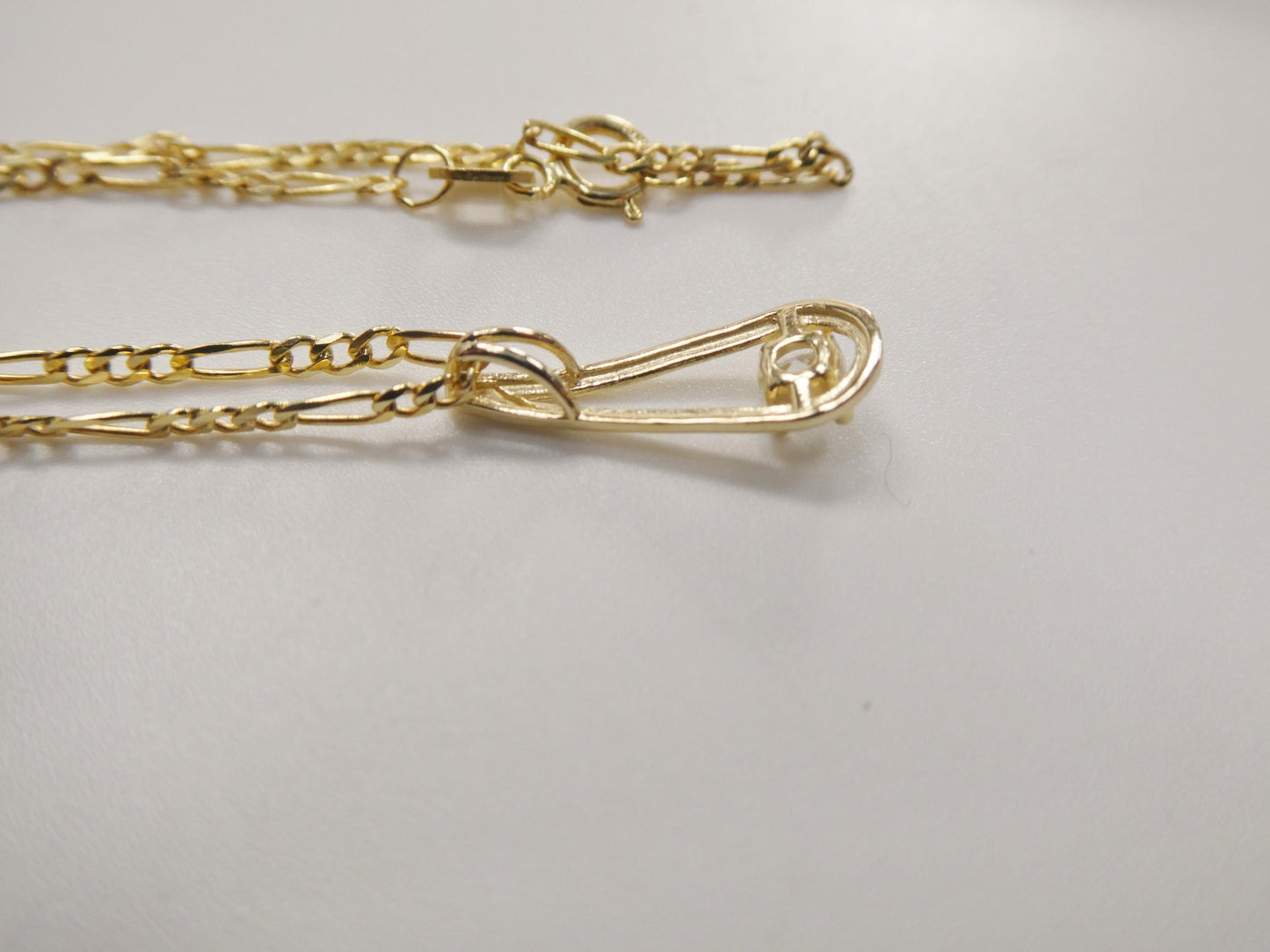 10k real solid yellow gold 18 inch solid figaro chain and solitaire pendent set
