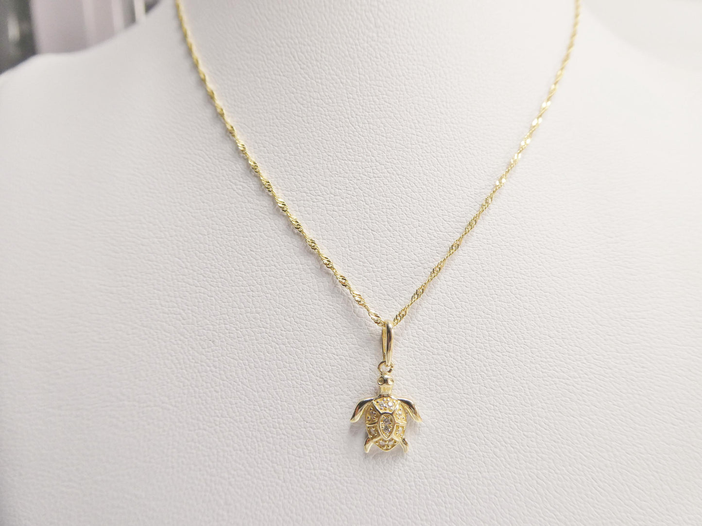 10k Yellow Gold Singapore Chain Necklace turtle Pendant