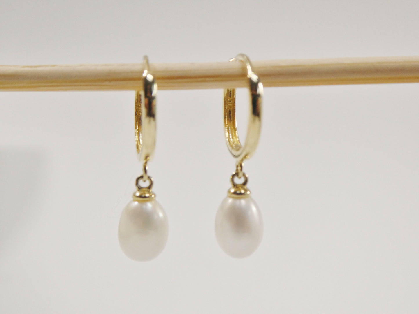 real 10k solid yellow gold dangling cultured freshwater pearl  plain hoop huggie earrings