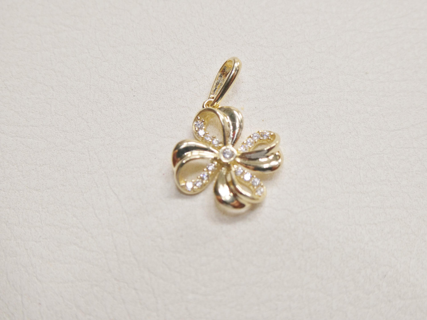 10k Yellow Gold Singapore Chain Necklace flower Pendant