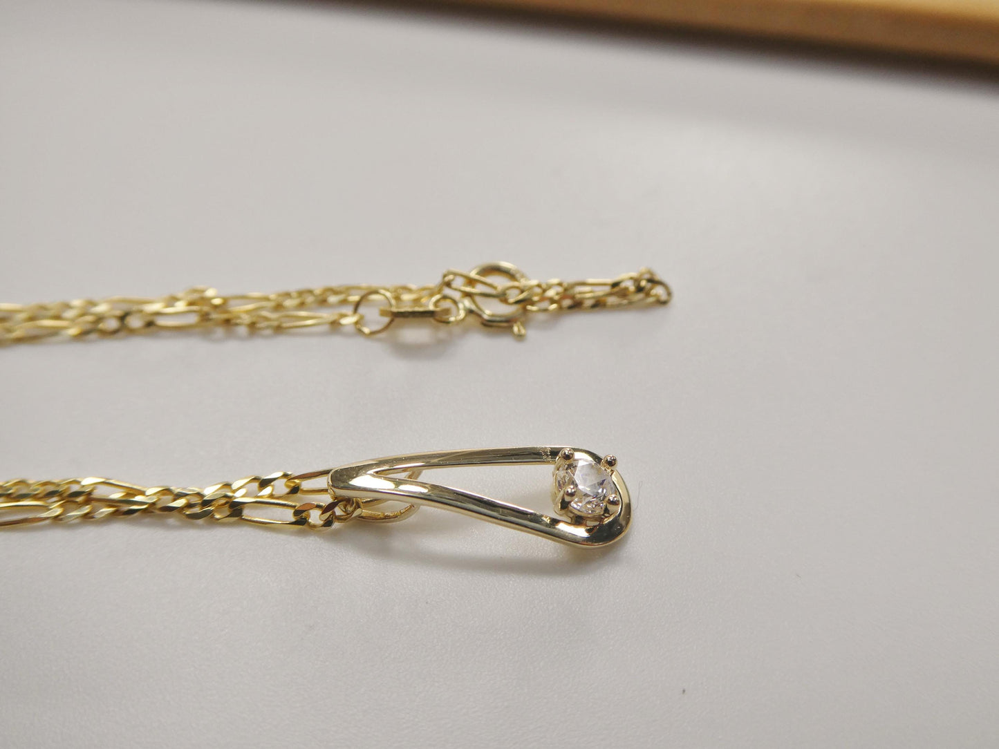 10k real solid yellow gold 18 inch solid figaro chain and solitaire pendent set