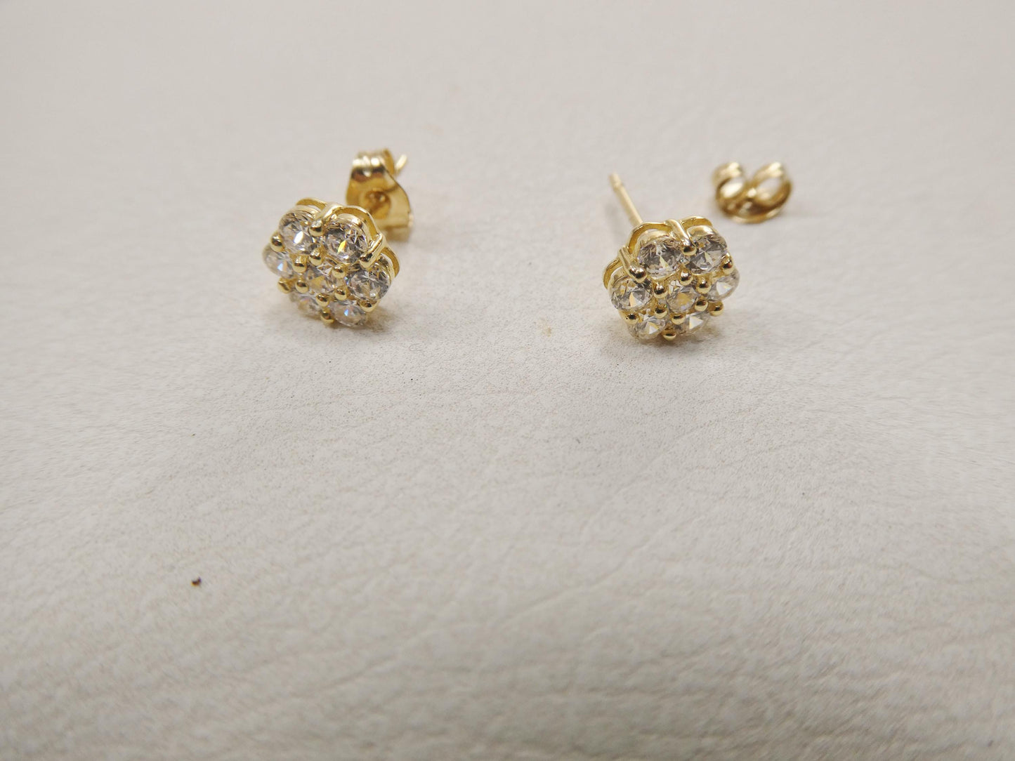 real 10k solid yellow gold 5.7mm flower push post stud earrings