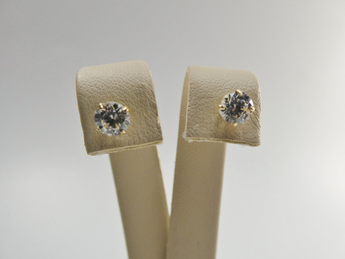 10k solid yellow gold screw post round stone cz stud basket earrings
