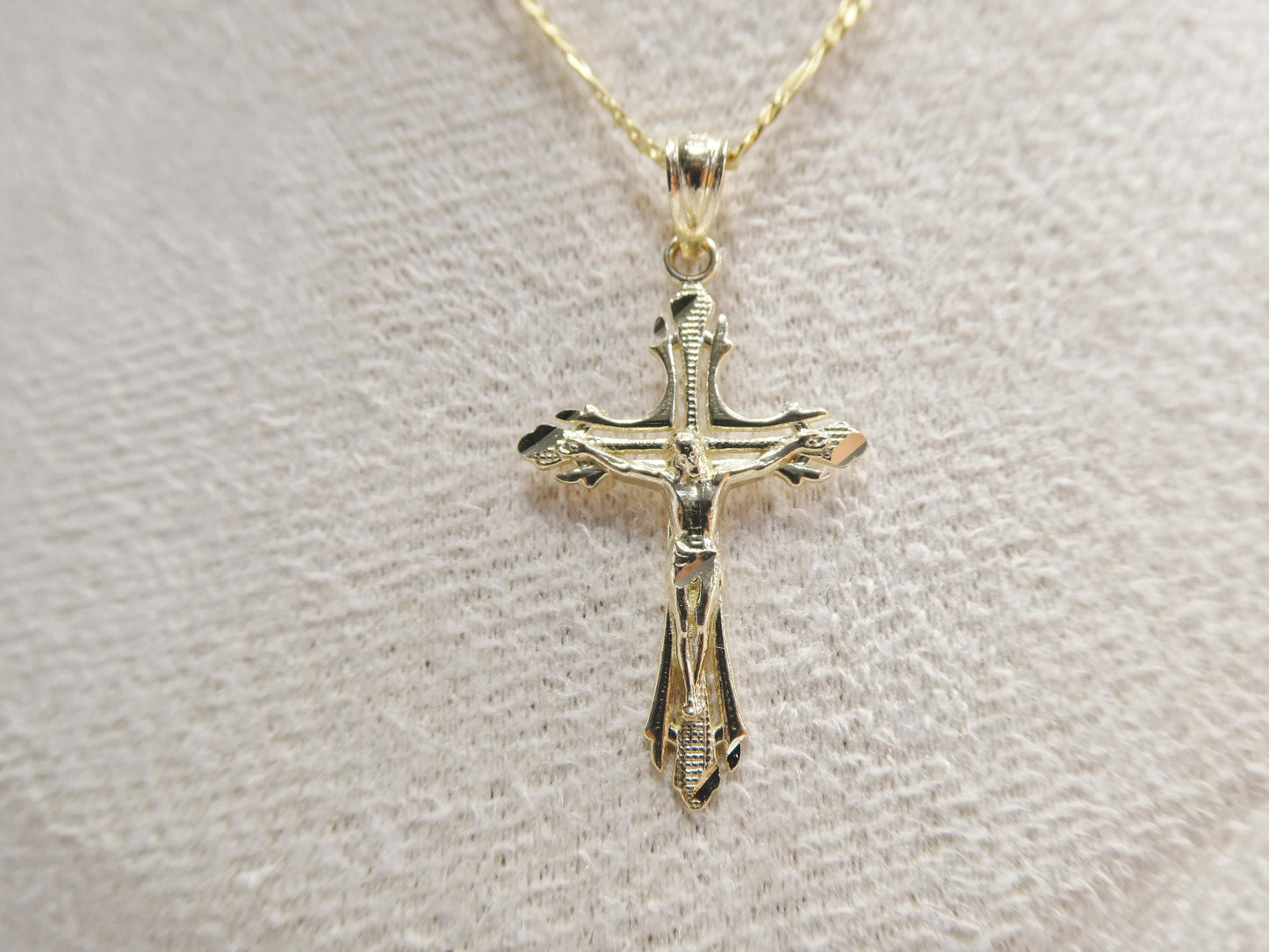 10k Yellow Gold solid figaro Chain & Cross Pendant Necklace: 16 inch