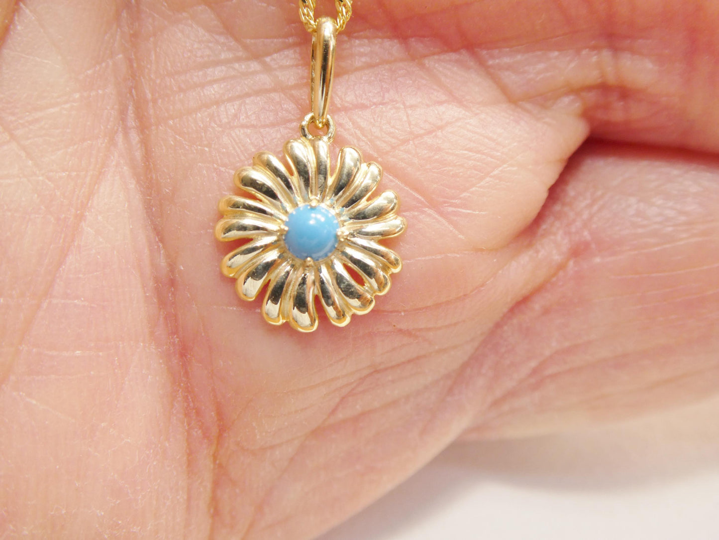 10k Yellow Gold Singapore Chain Necklace turquoise center flower Pendant