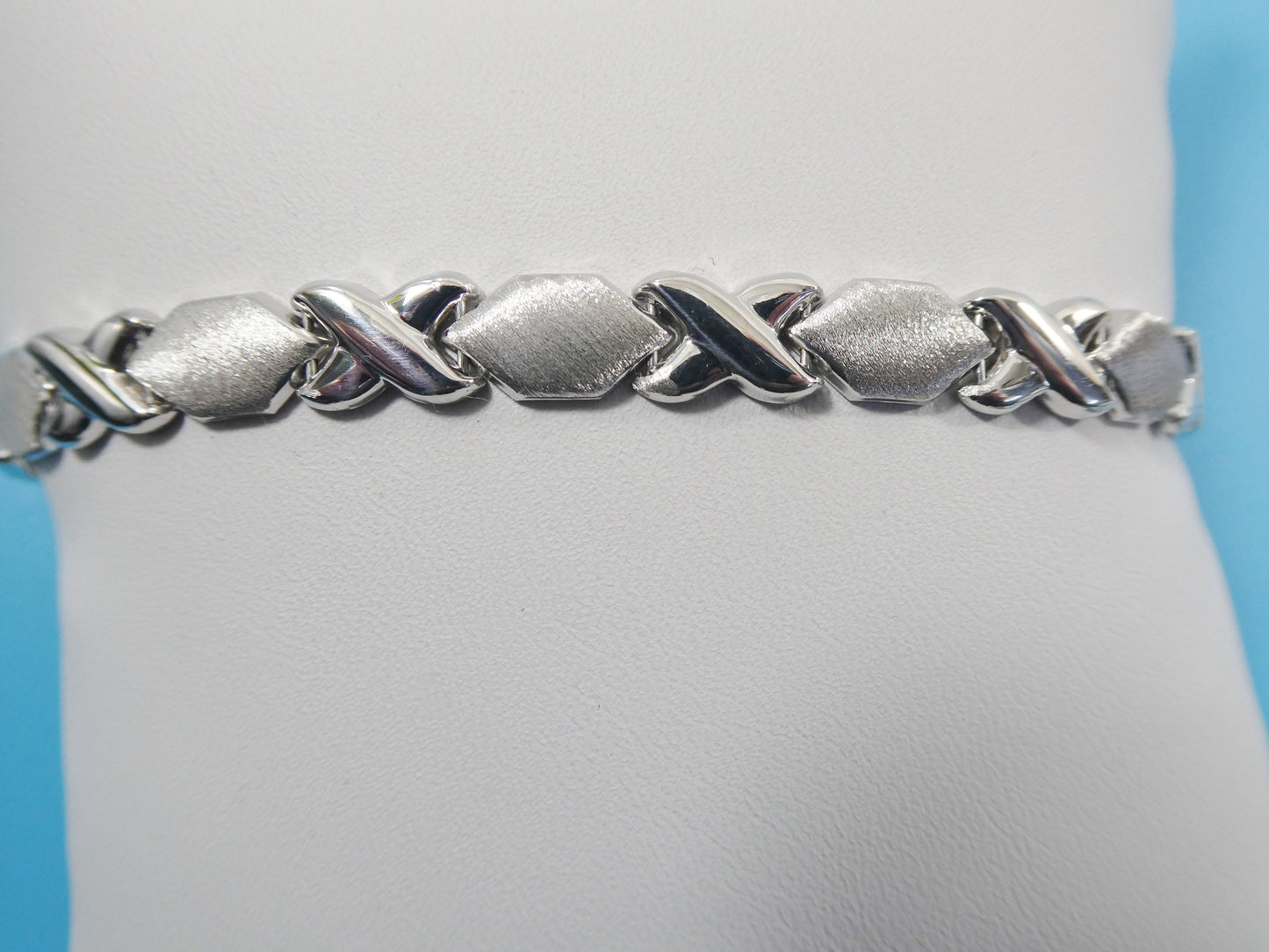6.5 inch xoxo satin stampato bracelet 14k white gold color finish over real 925 sterling silver