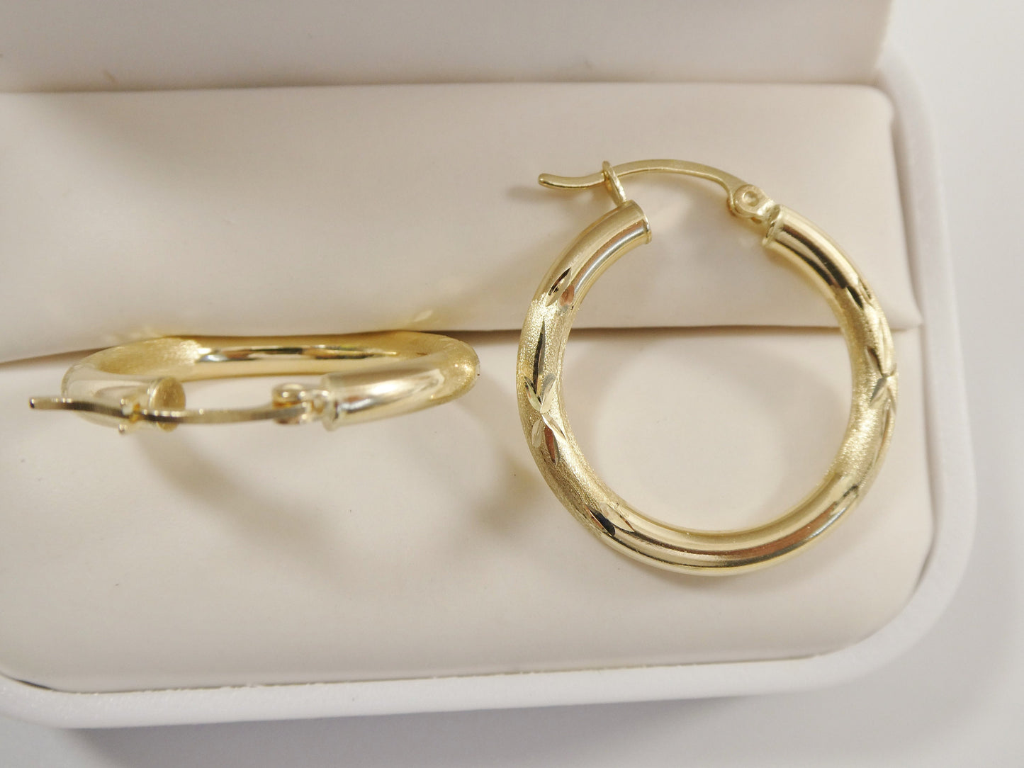 14K real solid yellow gold 25mm round hoop earrings snap closure diamond cut finish