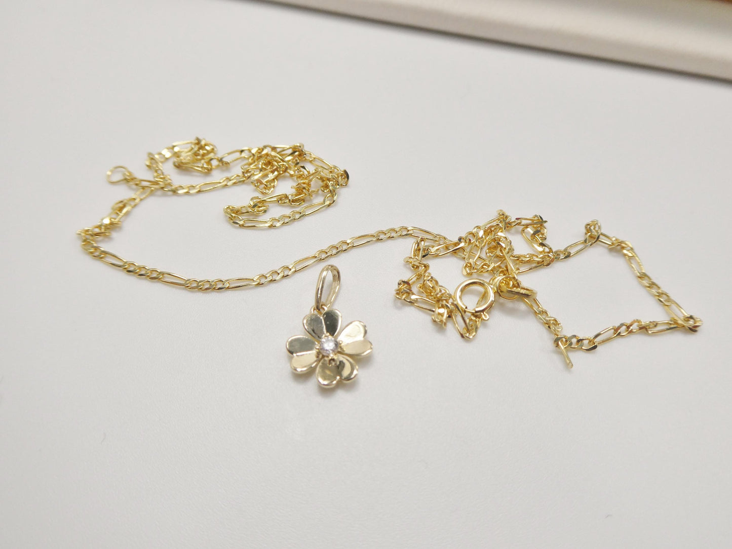 10k Yellow Gold Figaro Chain Necklace with Flower Pendant