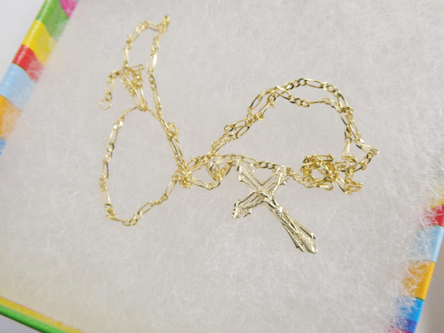 10k Yellow Gold solid figaro Chain & Cross Pendant Necklace: 16 inch