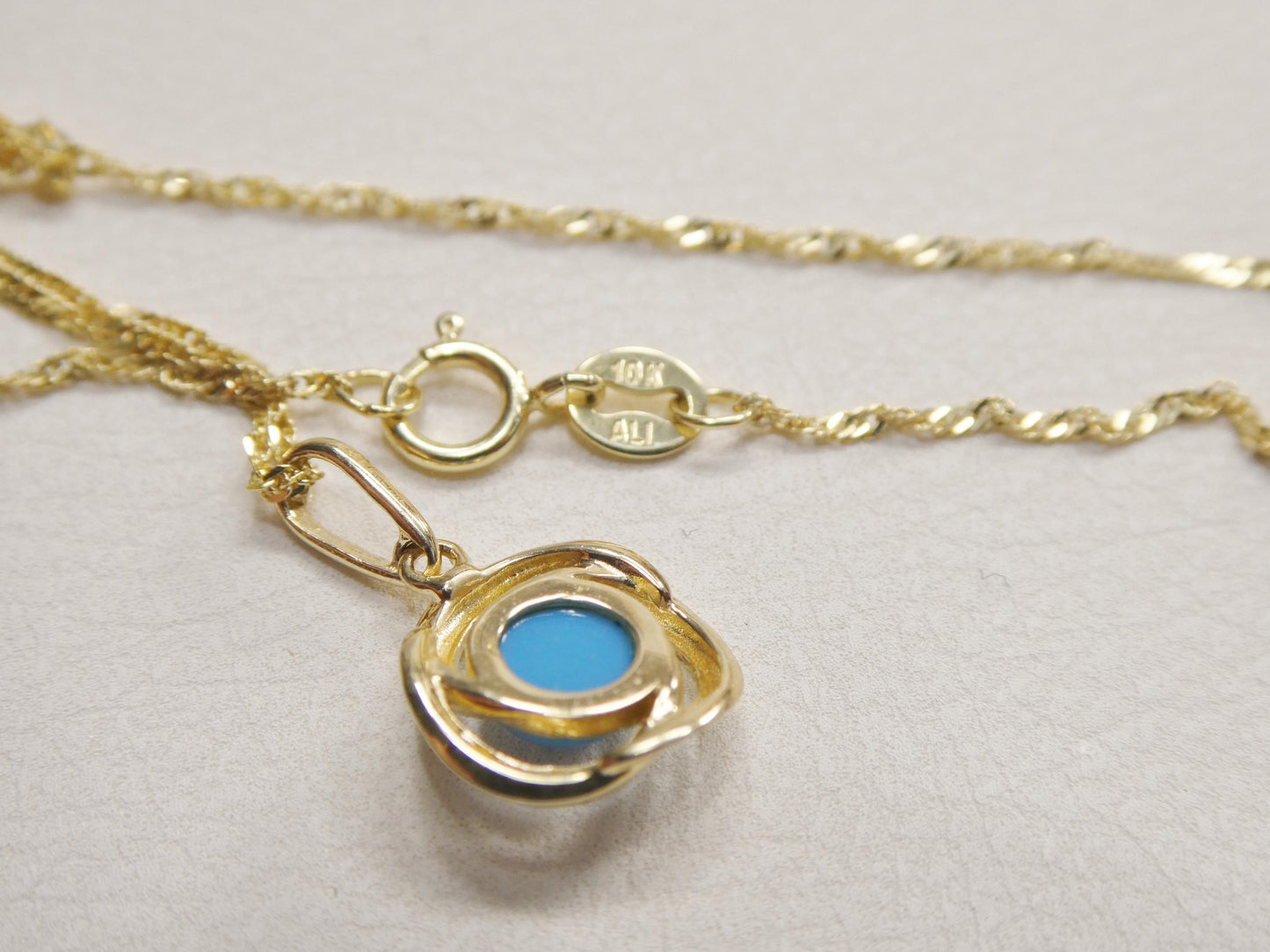 10k Yellow Gold Singapore Chain Necklace turquoise center flower Pendant