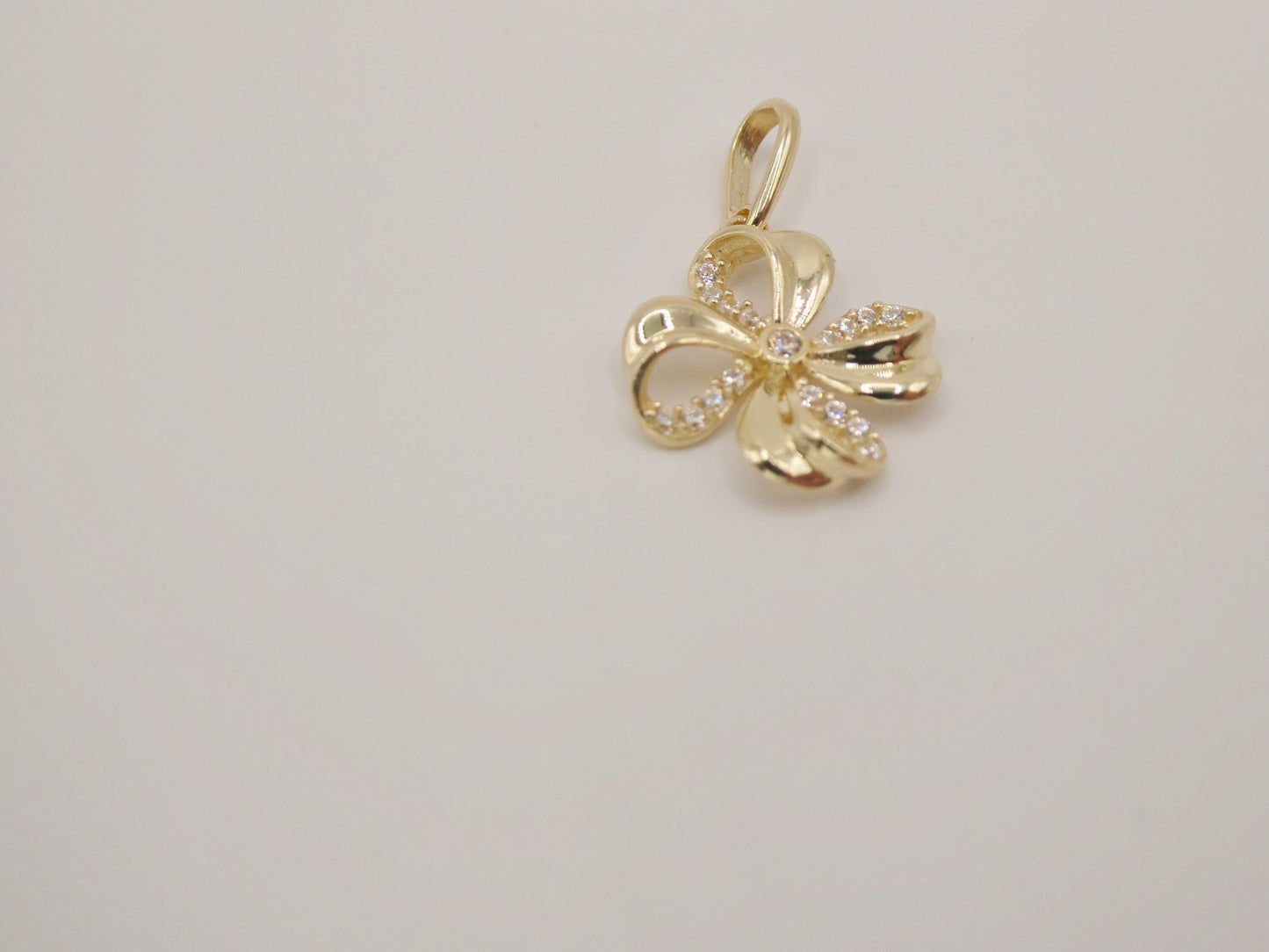 10k Yellow Gold Singapore Chain Necklace flower Pendant