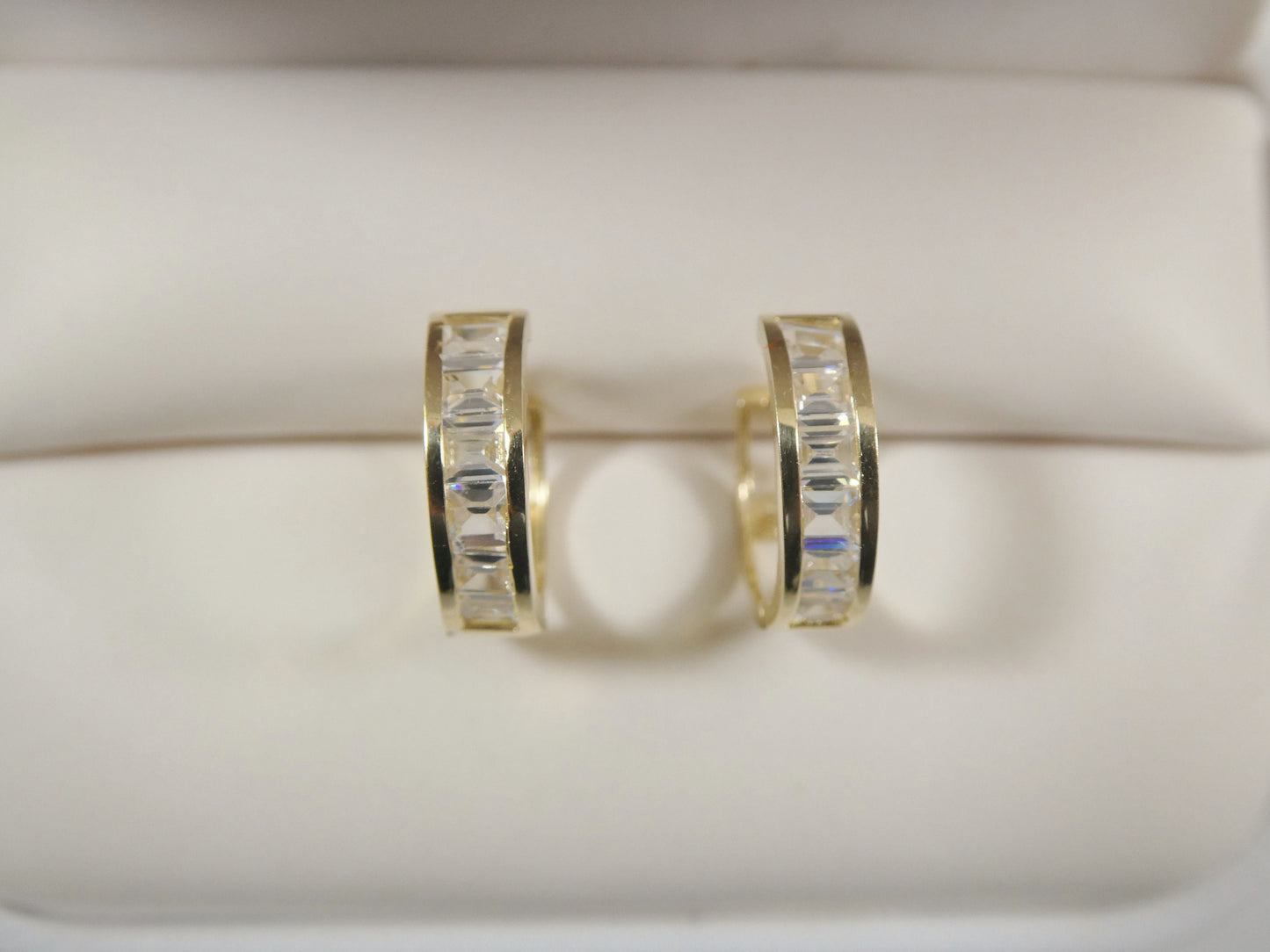 real 10k solid yellow gold baguette huggie hoop earring